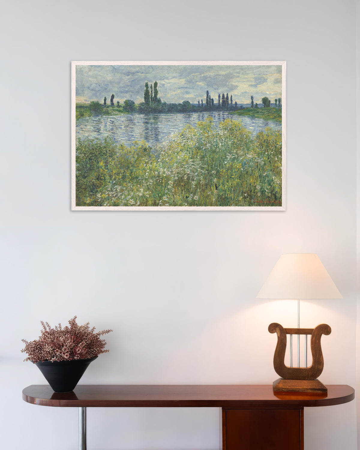 Affiche Bords de la Seine à Vétheuil (1880) de Claude Monet, avec un cadre en bois blanc