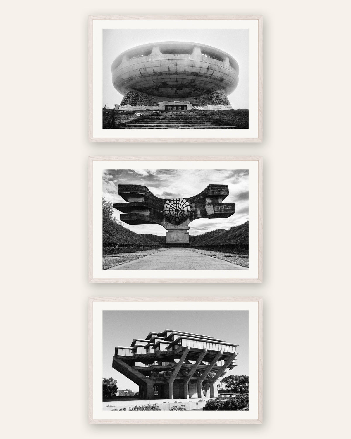 Brutalisme posters, set van 3: iconen van beton, in witte eikenhouten lijsten