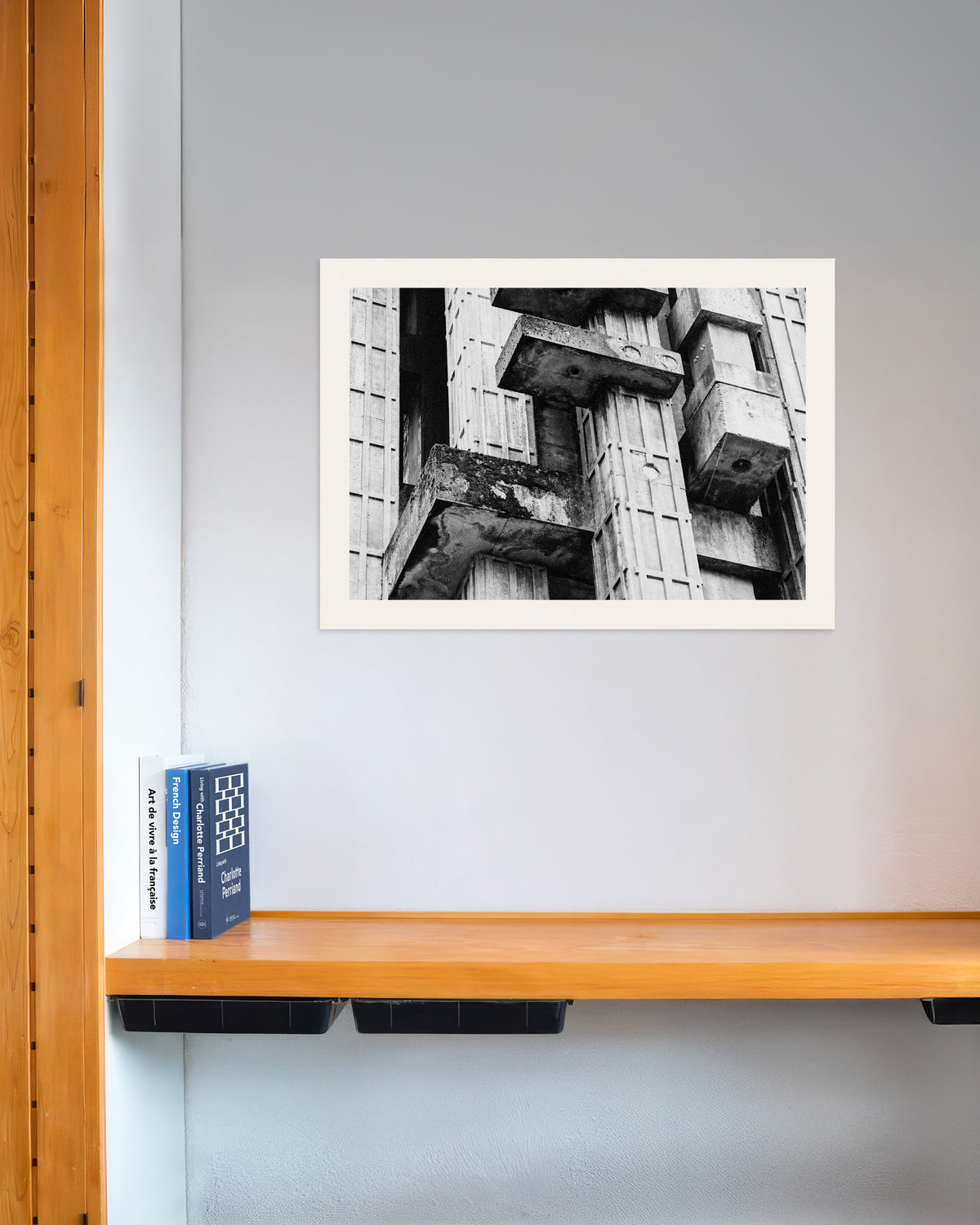 Poster ‘Close-up van verweerde betonblokken’