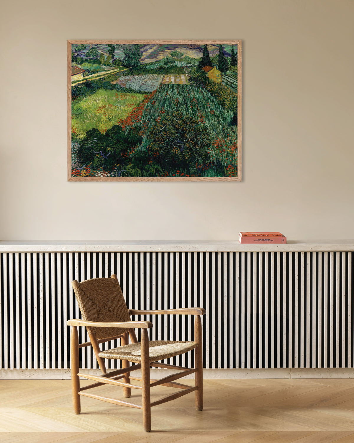 Poster van Veld met klaprozen (1889) van Vincent van Gogh, met naturel houten lijst