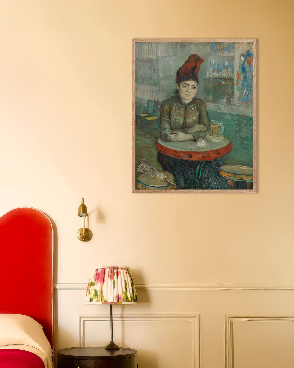 Poster de Au Café, Agostina Segatori au Tambourin (1887), de Vincent van Gogh, avec un cadre en bois naturel