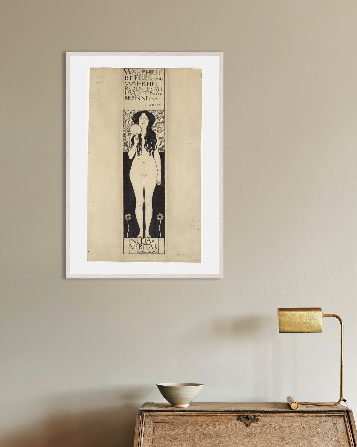 Poster Nuda Veritas (1898) van Gustav Klimt met witte houten lijst