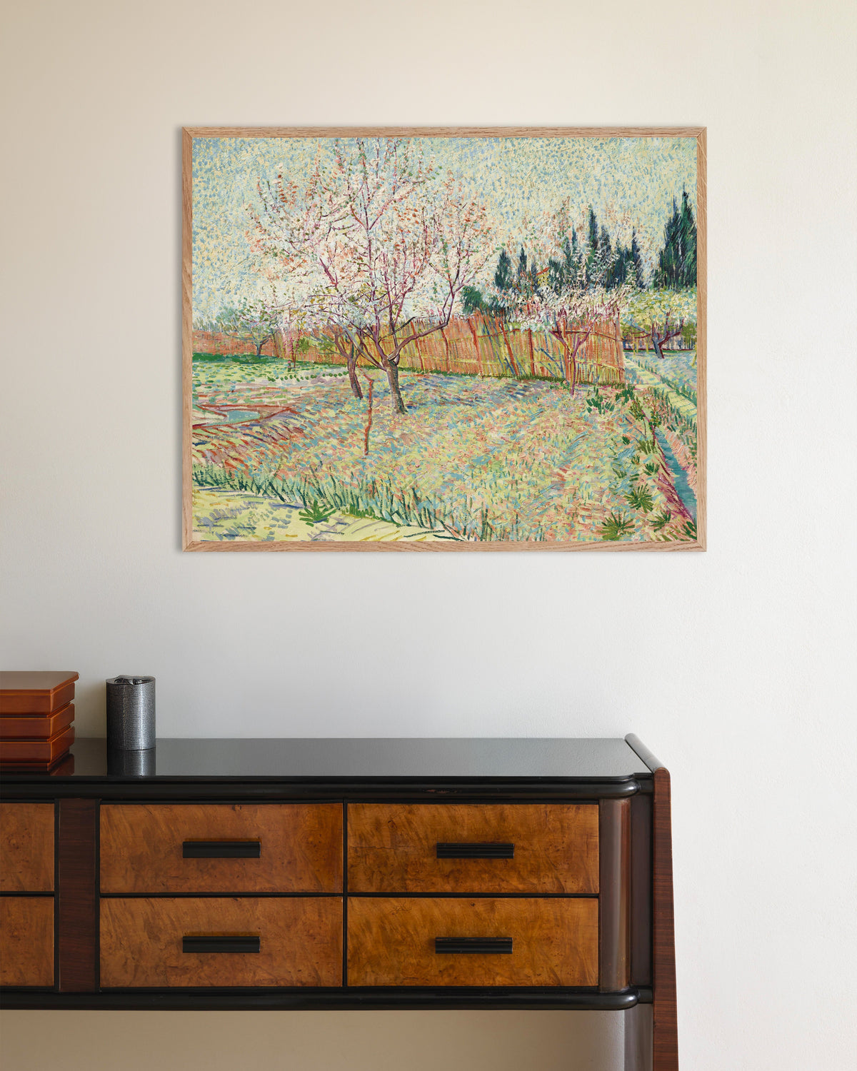 Poster van Boomgaard omzoomd door cipressen (1888) van Vincent van Gogh, met naturel houten lijst