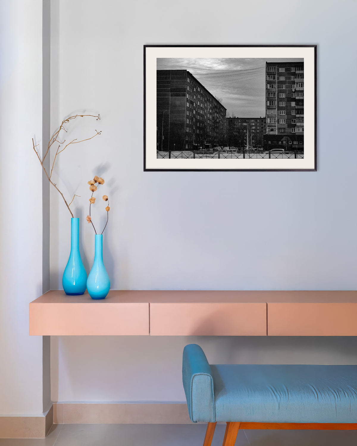 Affiche « Immeubles préfabriqués en hiver », avec un cadre en métal