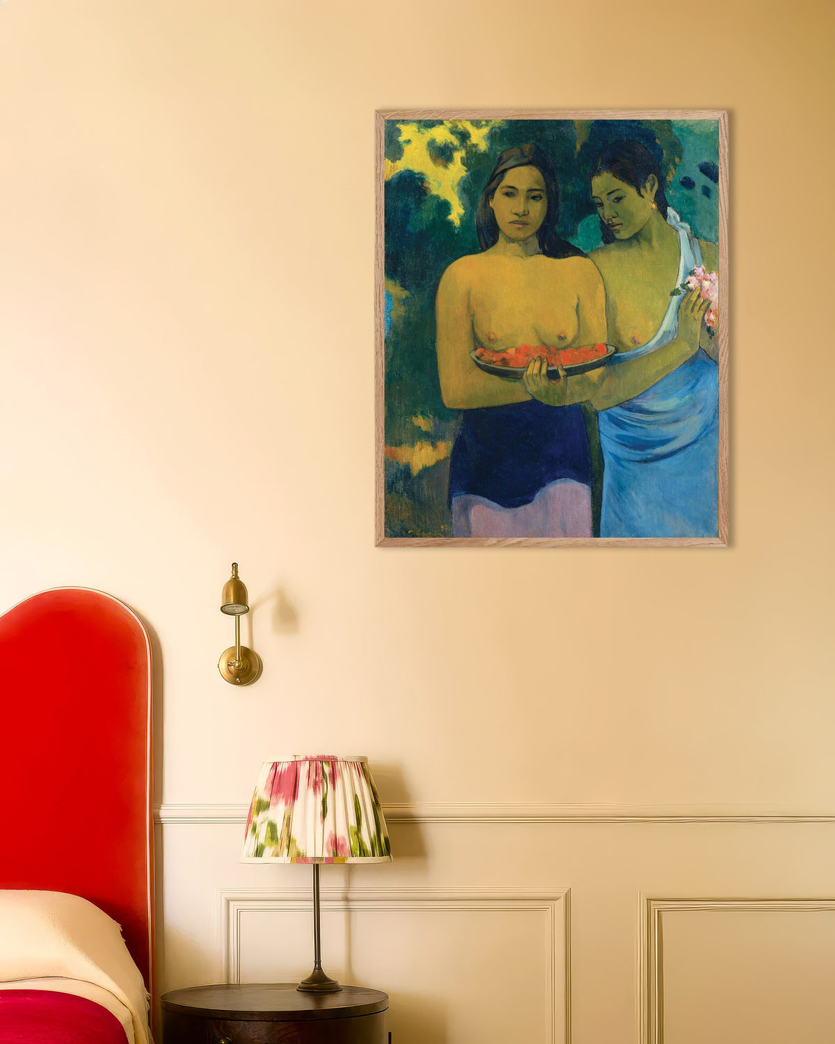 Poster Paul Gauguin, Les Seins aux fleurs rouges, avec cadre en bois naturel