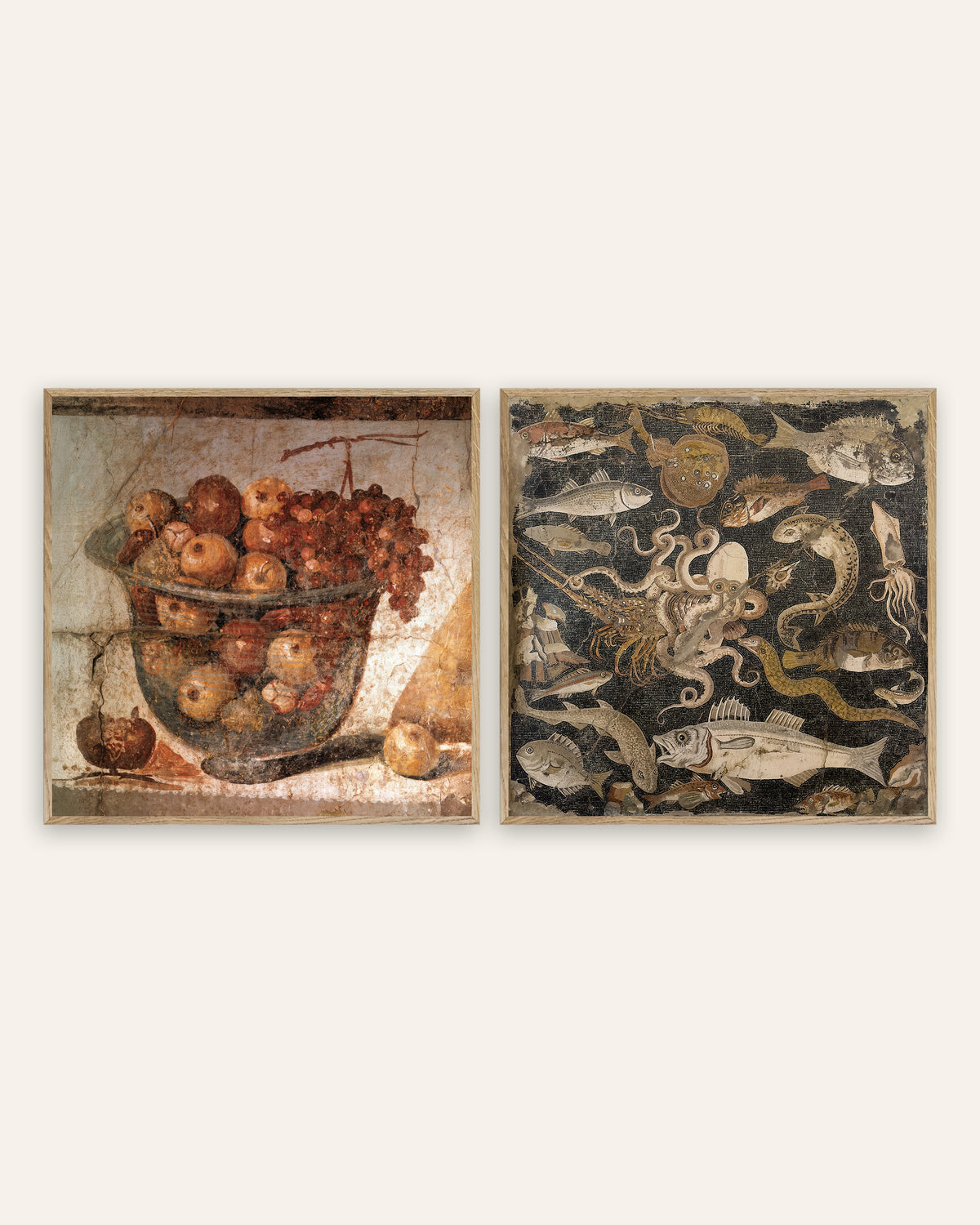 Pompeii keukenposters, set van 2: fruitschaal en vismozaïek, in naturel eikenhouten lijsten