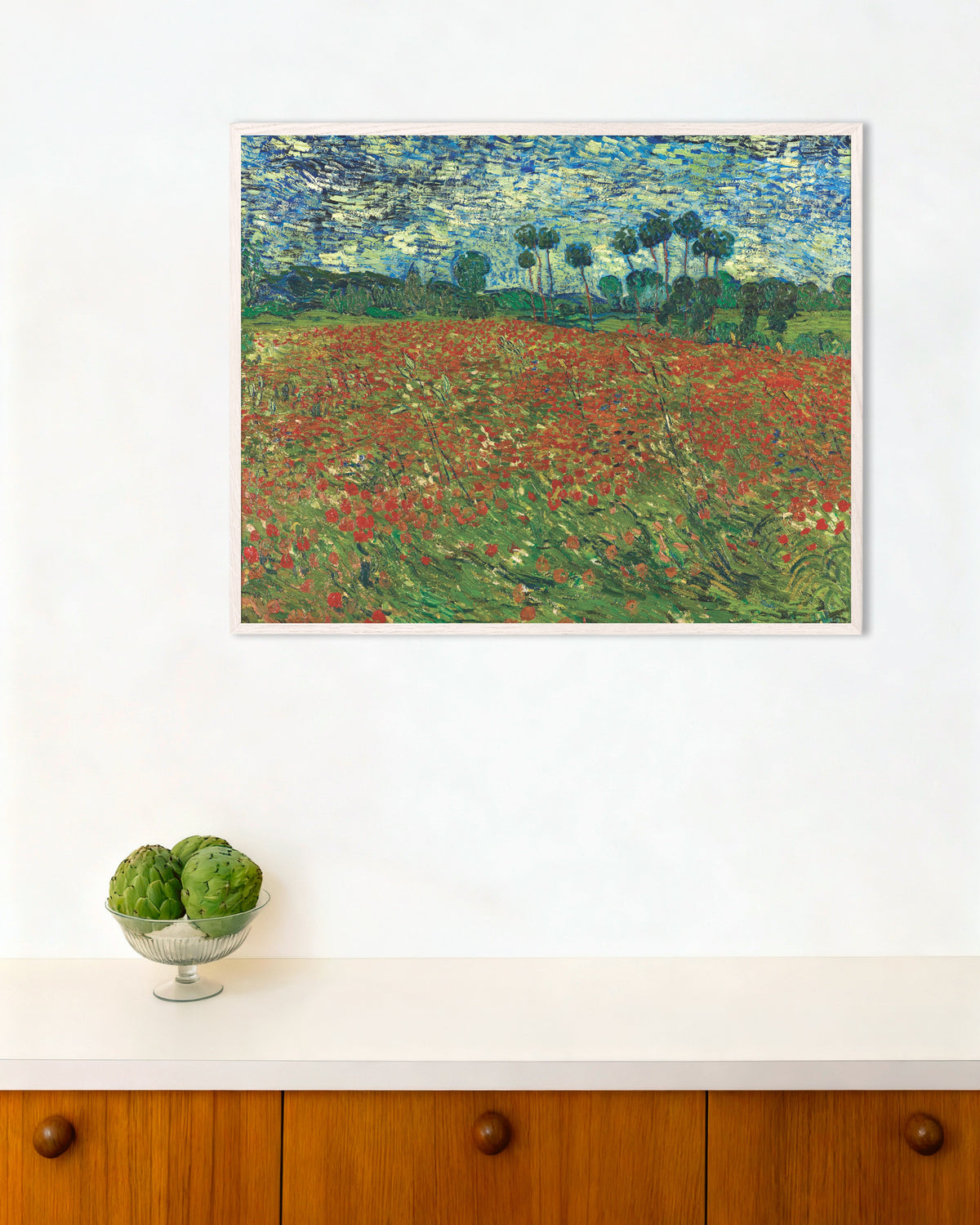Poster van Klaprozenveld (1890) van Vincent van Gogh, met witte houten lijst