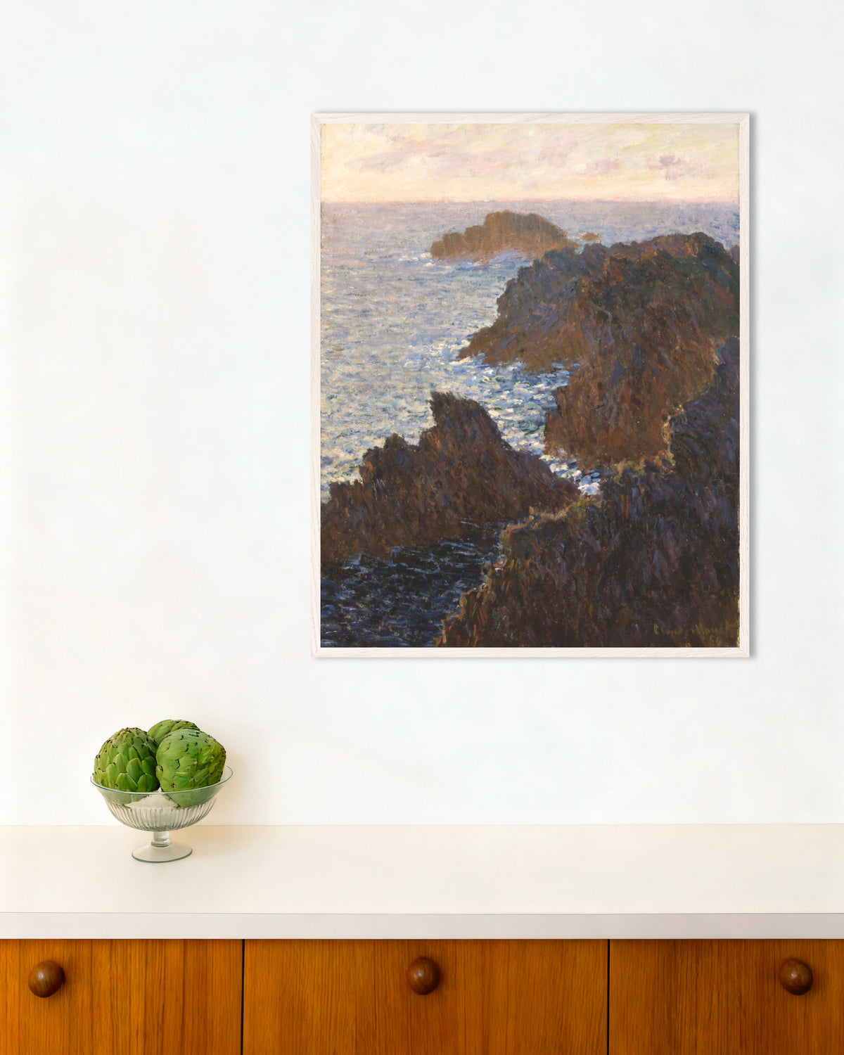 Affiche Rochers à Belle-Île, Port-Domois (1886) de Claude Monet, avec un cadre en bois blanc
