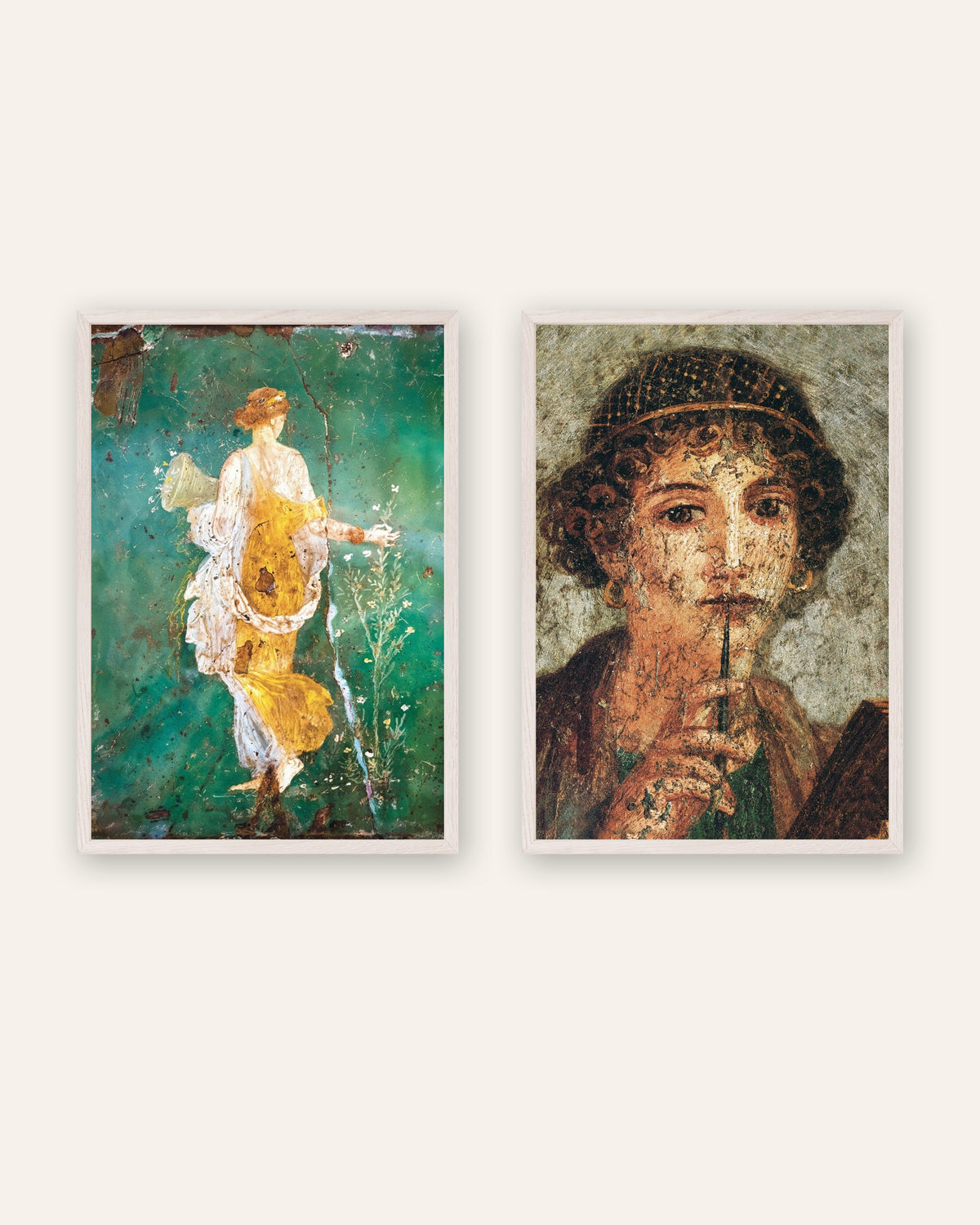 Set van 2 posters met Romeinse fresco’s, Flora en Sappho, in witte houten lijsten
