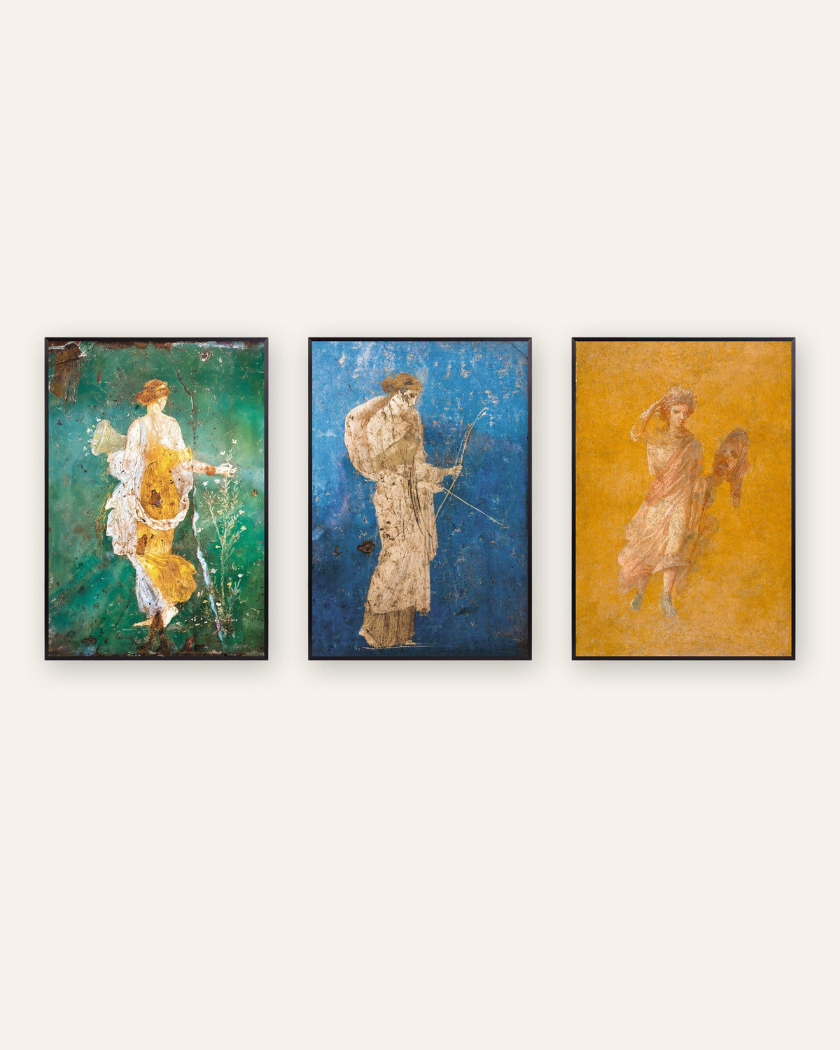 Set van 3 posters met Romeinse fresco’s, Flora, Artemis en Melpomene, in zwarte metalen lijsten