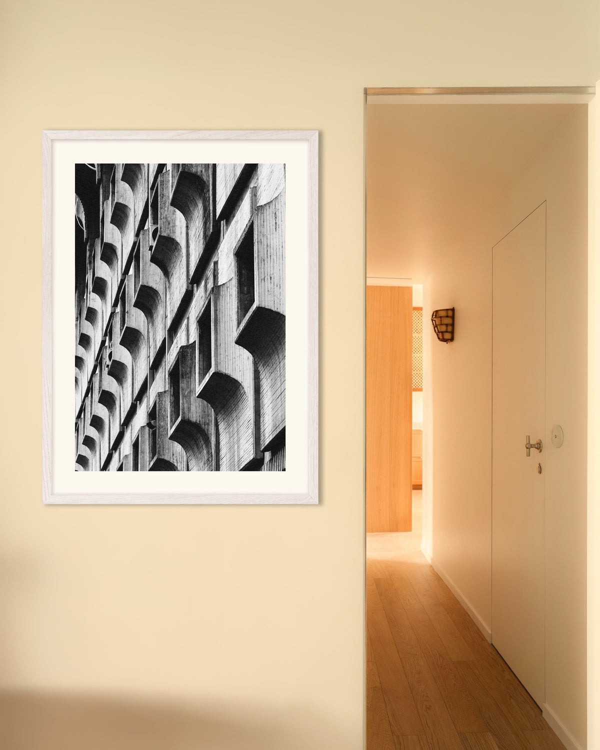 Poster ‘Ramen met geschulpte lijsten’, met witte houten lijst