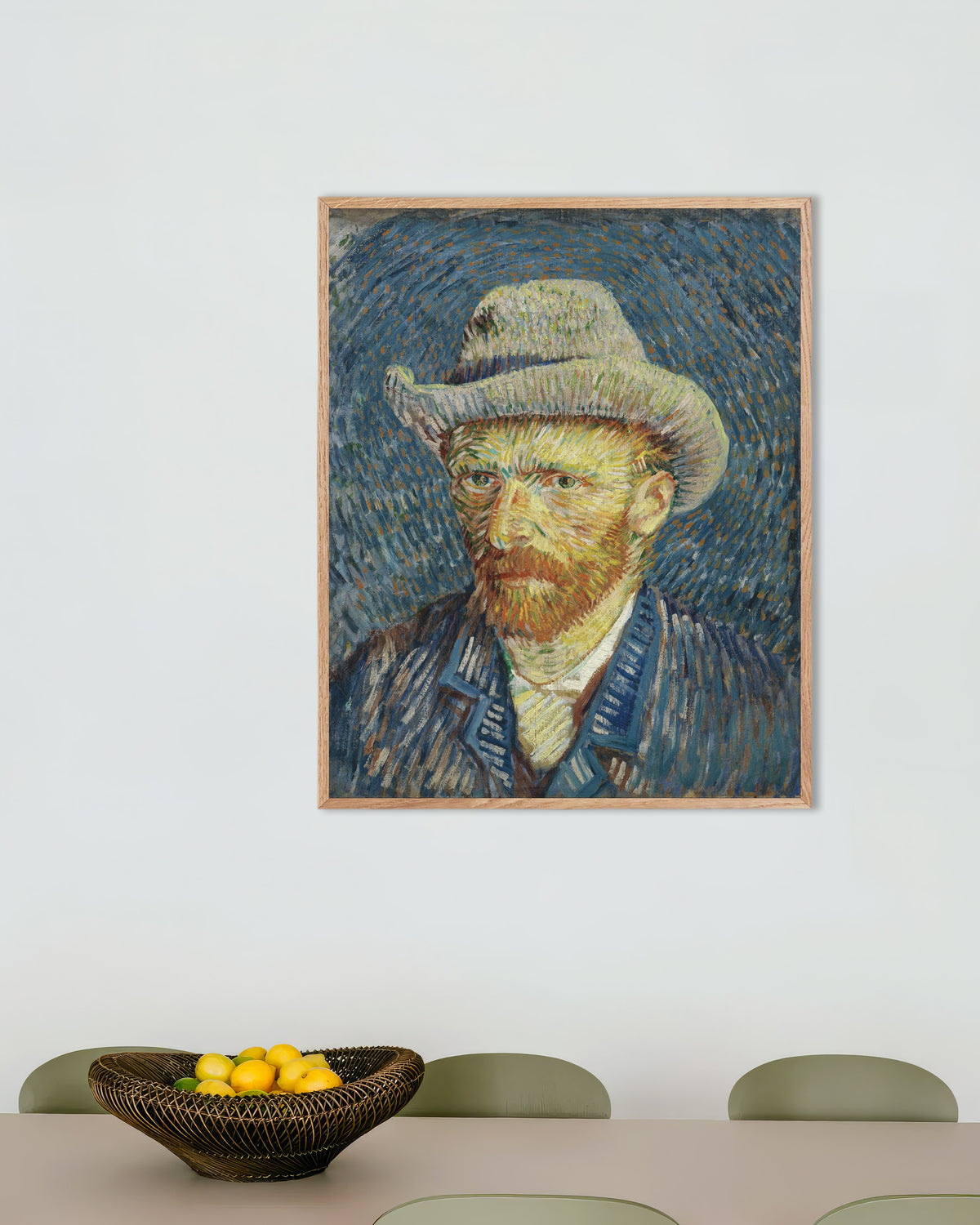 Poster de Autoportrait au chapeau de feutre gris (1887) de Vincent van Gogh, avec un cadre en bois naturel