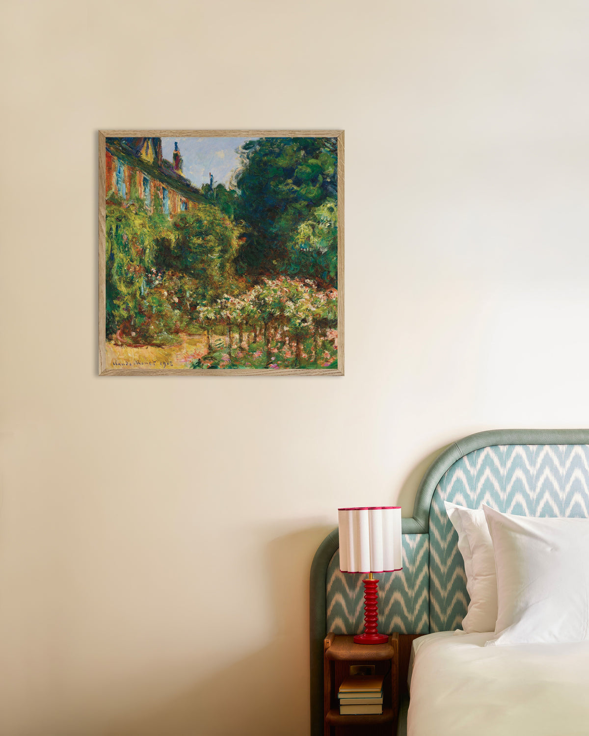 Affiche La Maison de l'artiste à Giverny (1912) de Claude Monet, avec un cadre en bois naturel