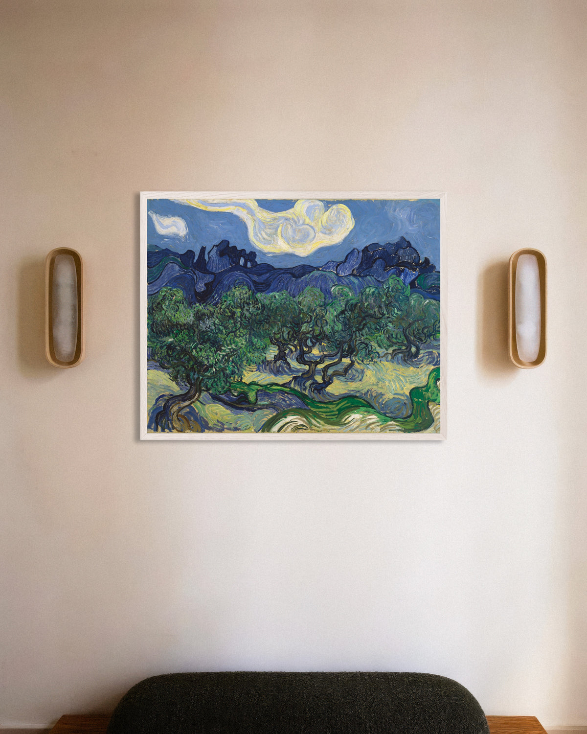 Poster van De olijfbomen (1889) van Vincent van Gogh, met witte houten lijst