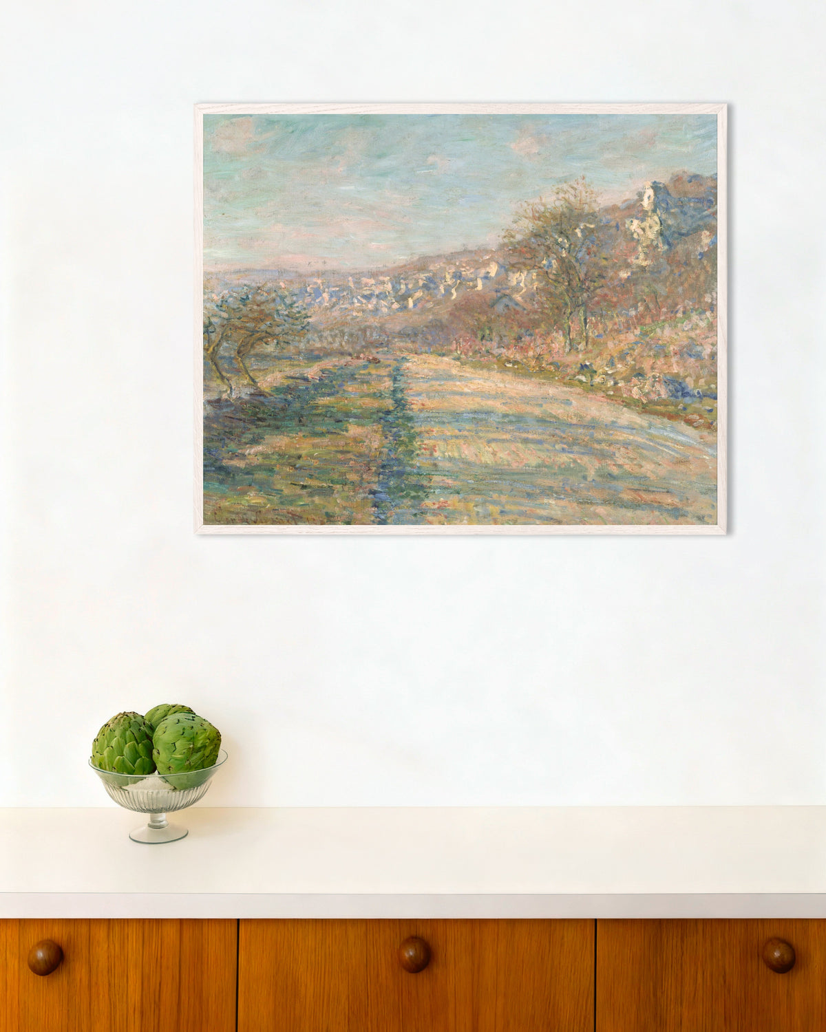 Poster De weg naar La Roche-Guyon (1880) van Claude Monet met witte houten lijst