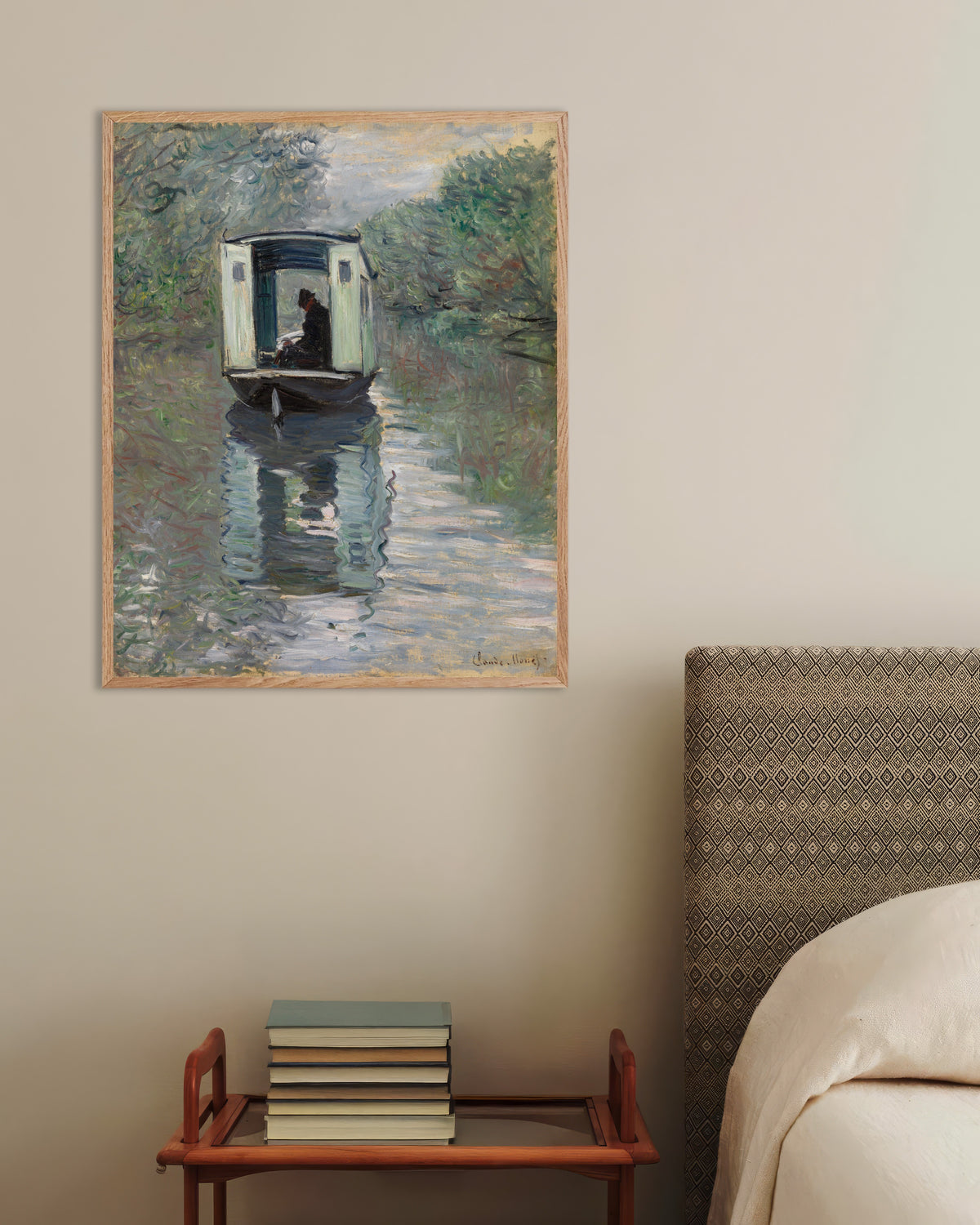 Poster De atelierboot (1876) van Claude Monet met naturel houten lijst