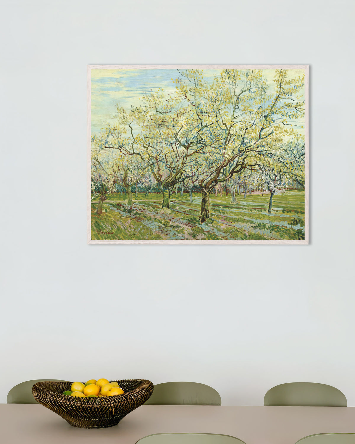 Poster van De witte boomgaard (1888) van Vincent van Gogh, met witte houten lijst
