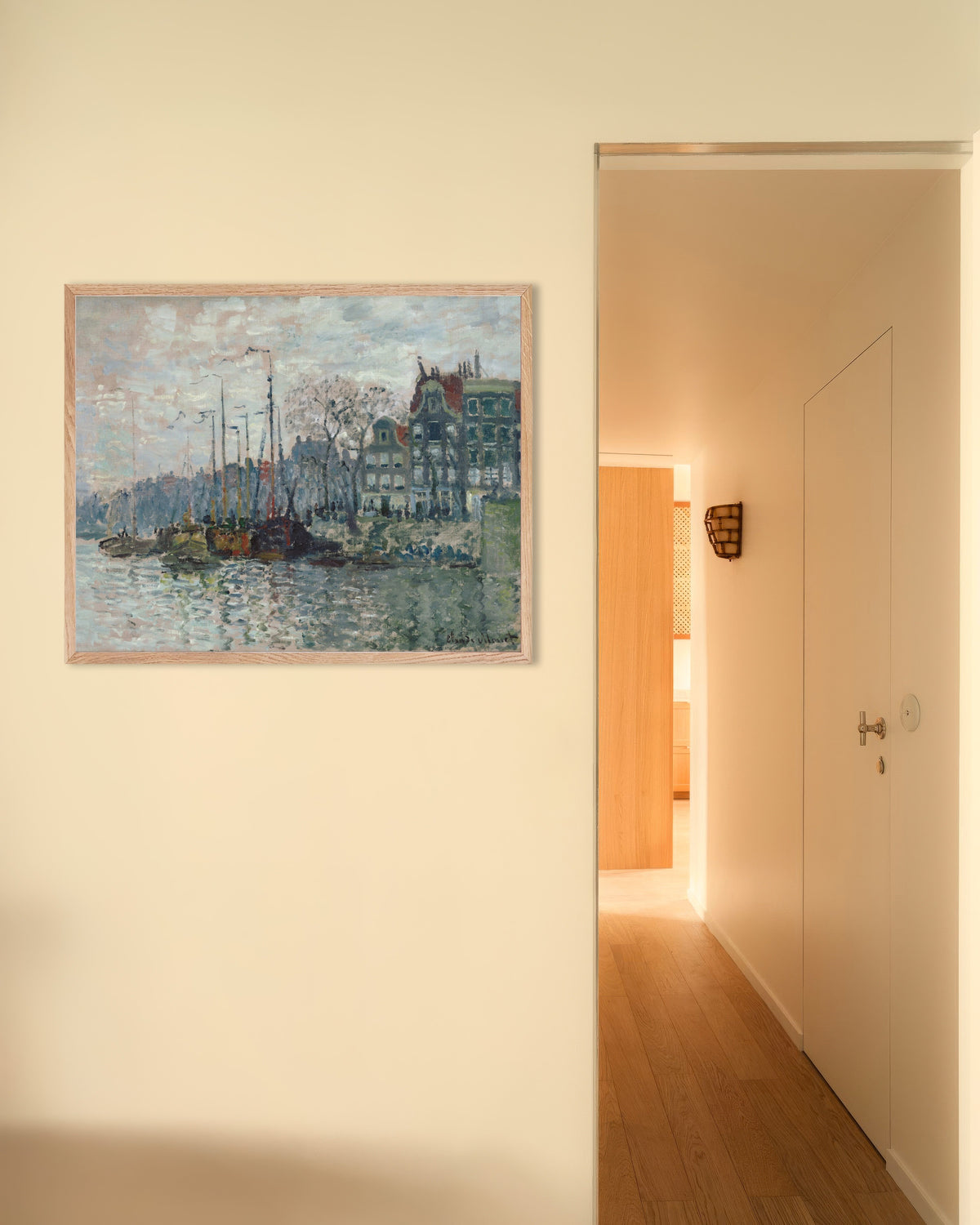 Affiche Vue du Prins Hendrikkade et du Kromme Waal à Amsterdam (1874) de Claude Monet, avec un cadre en bois naturel