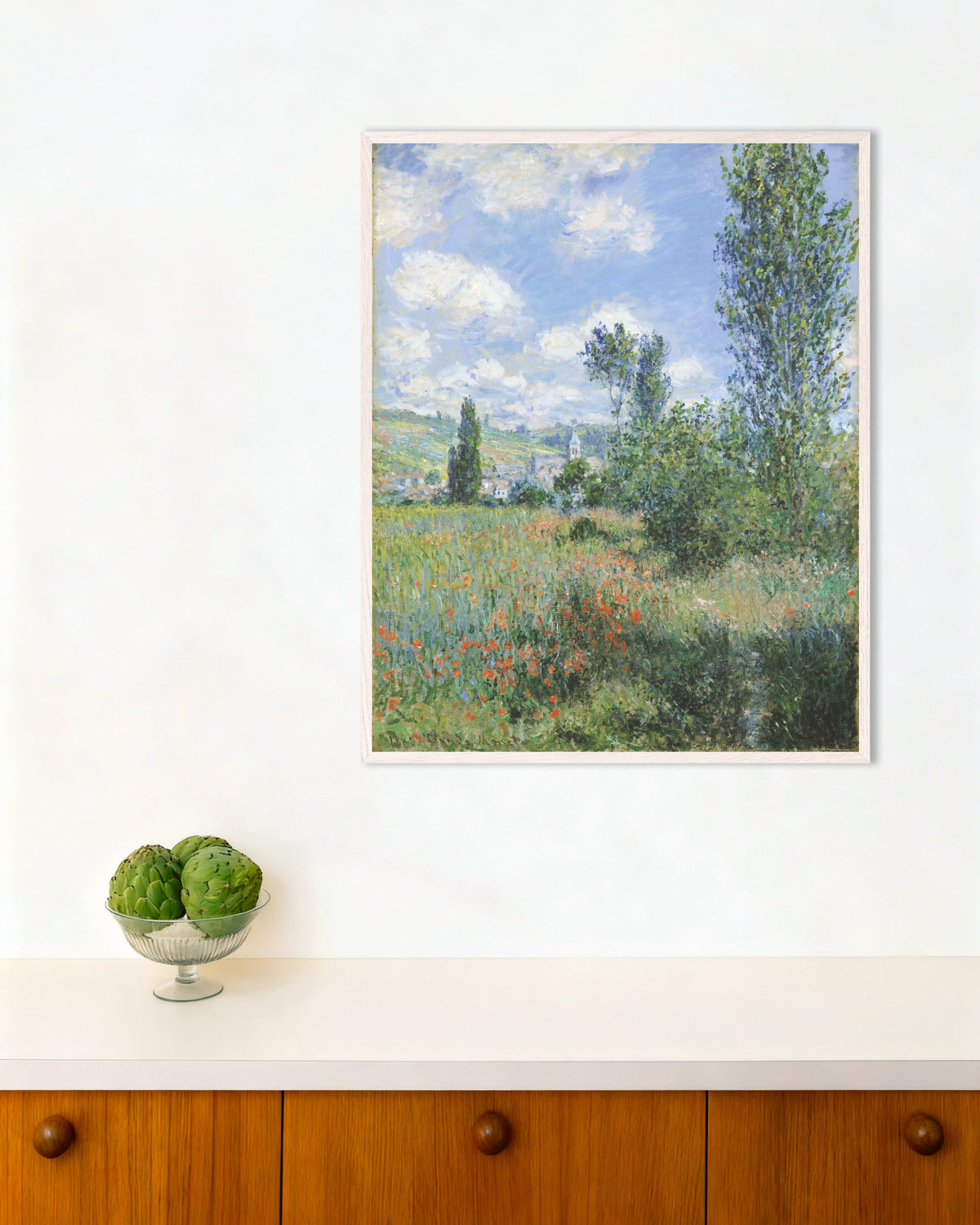 Poster Gezicht op Vétheuil (1880) van Claude Monet met witte houten lijst