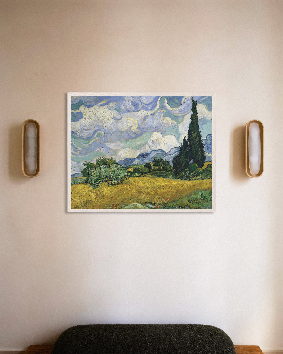 Poster de Champ de blé avec cyprès (1889), de Vincent van Gogh, avec cadre en bois blanc