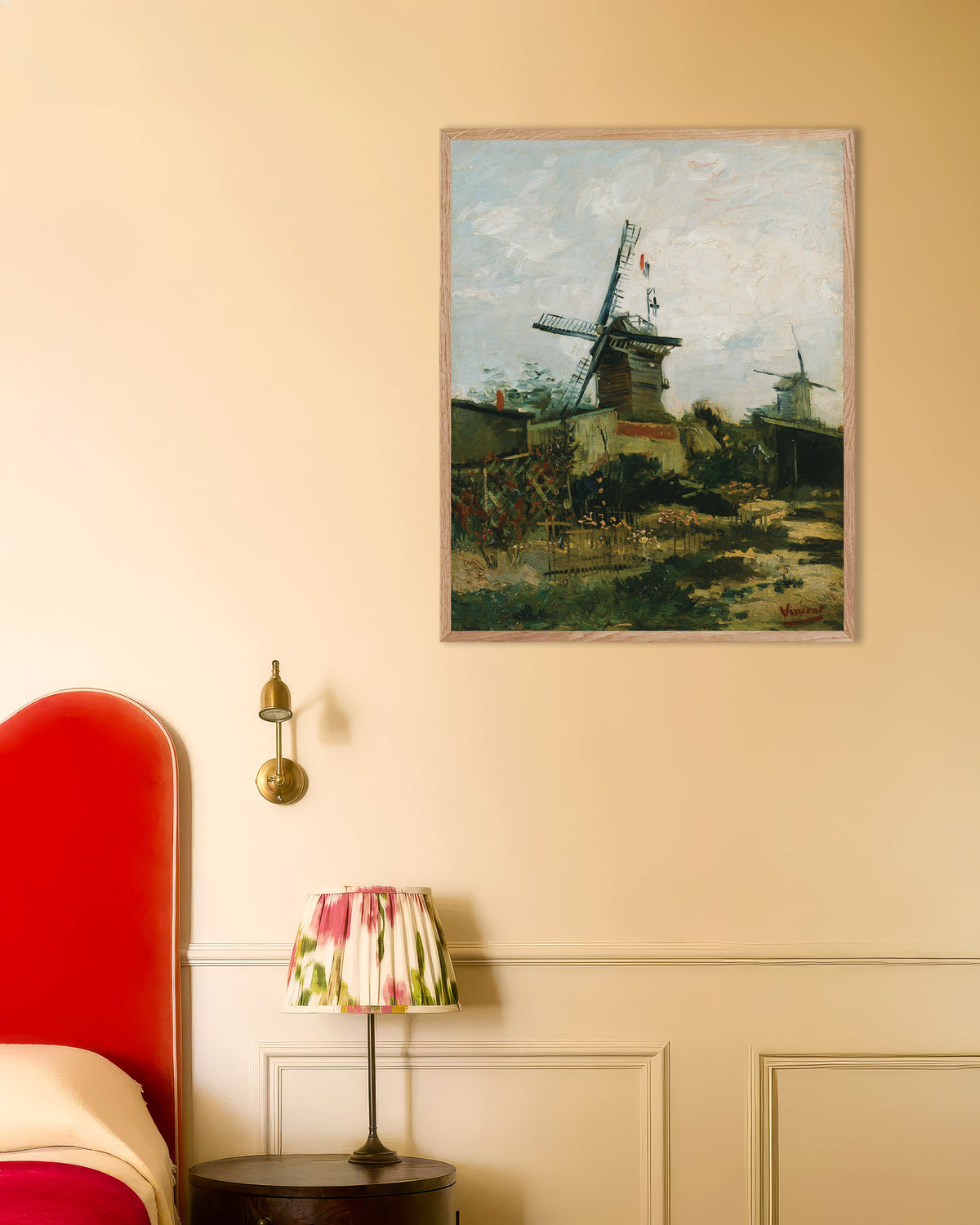 Poster van Molens op Montmartre (1886) van Vincent van Gogh, met naturel houten lijst