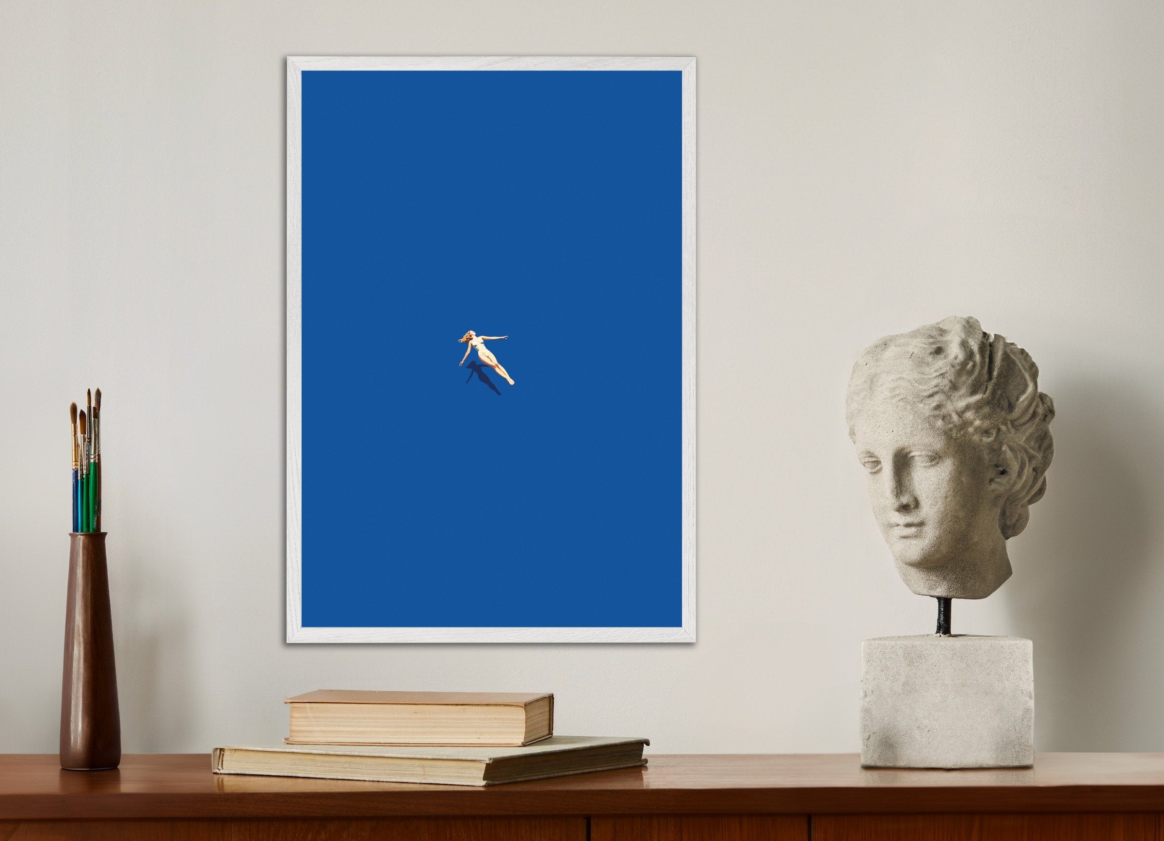 Vrouw drijvend op water, SPA poster