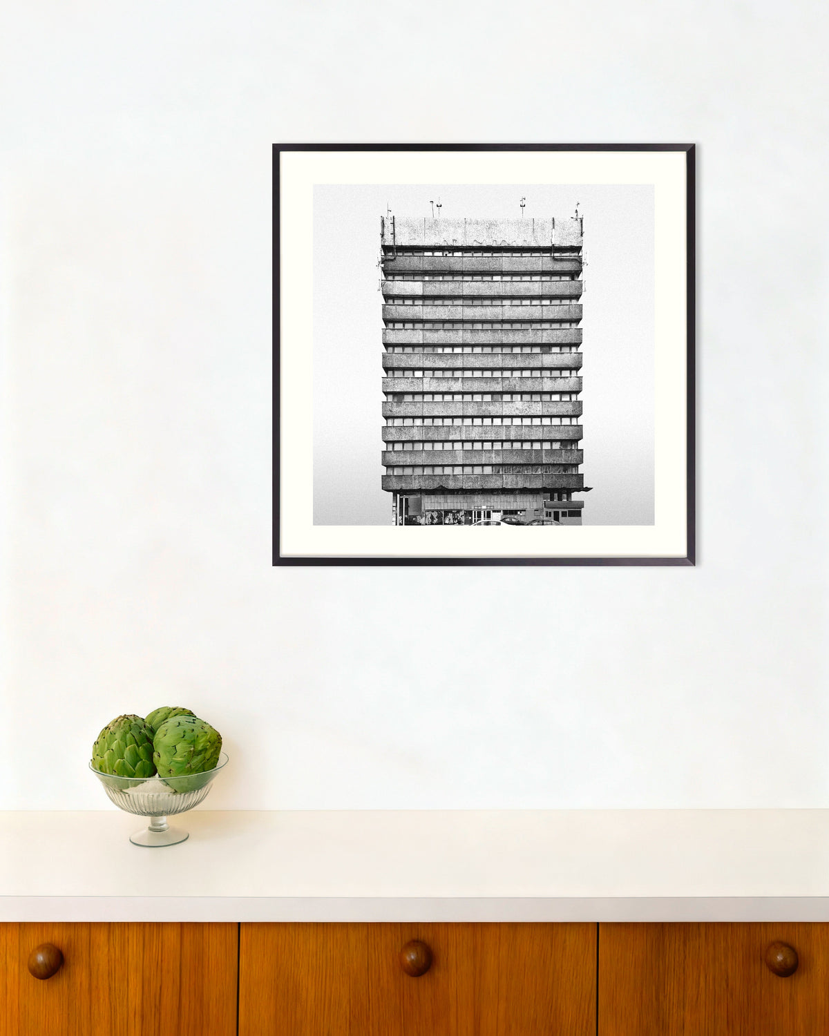 Poster ‘Kantoortoren met horizontale banden’, met metalen lijst