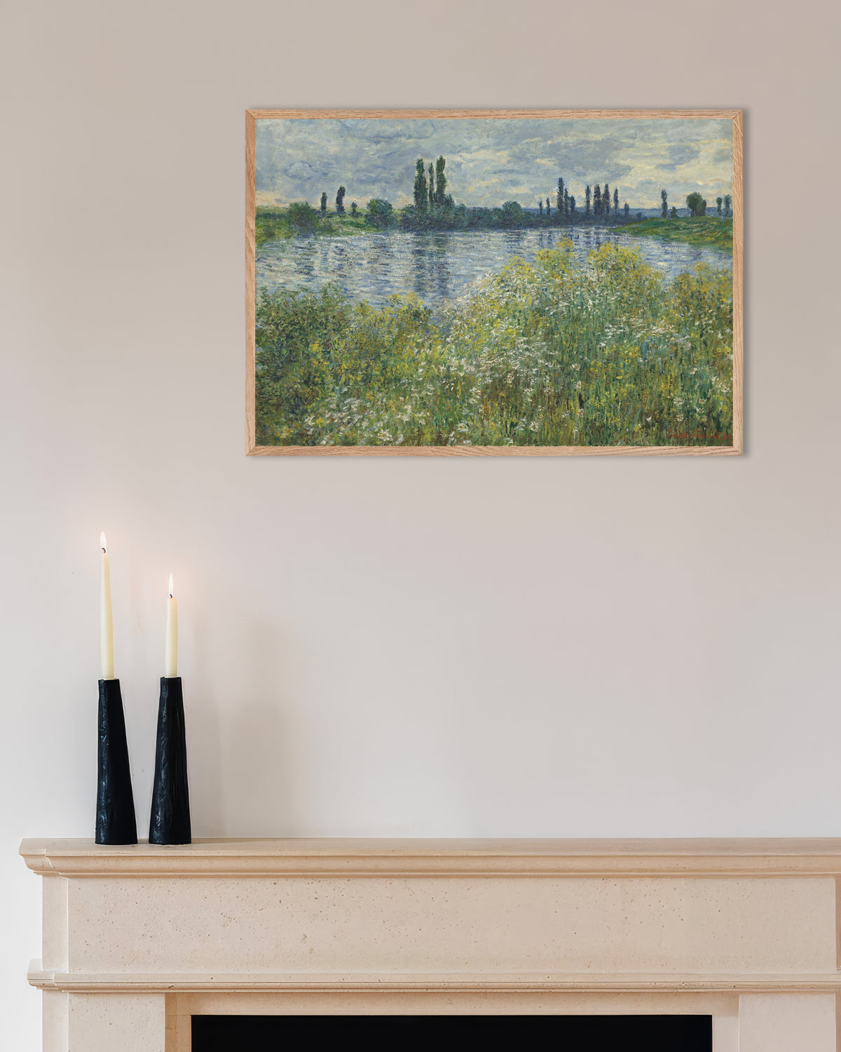Affiche Bords de la Seine à Vétheuil (1880) de Claude Monet, avec un cadre en bois naturel