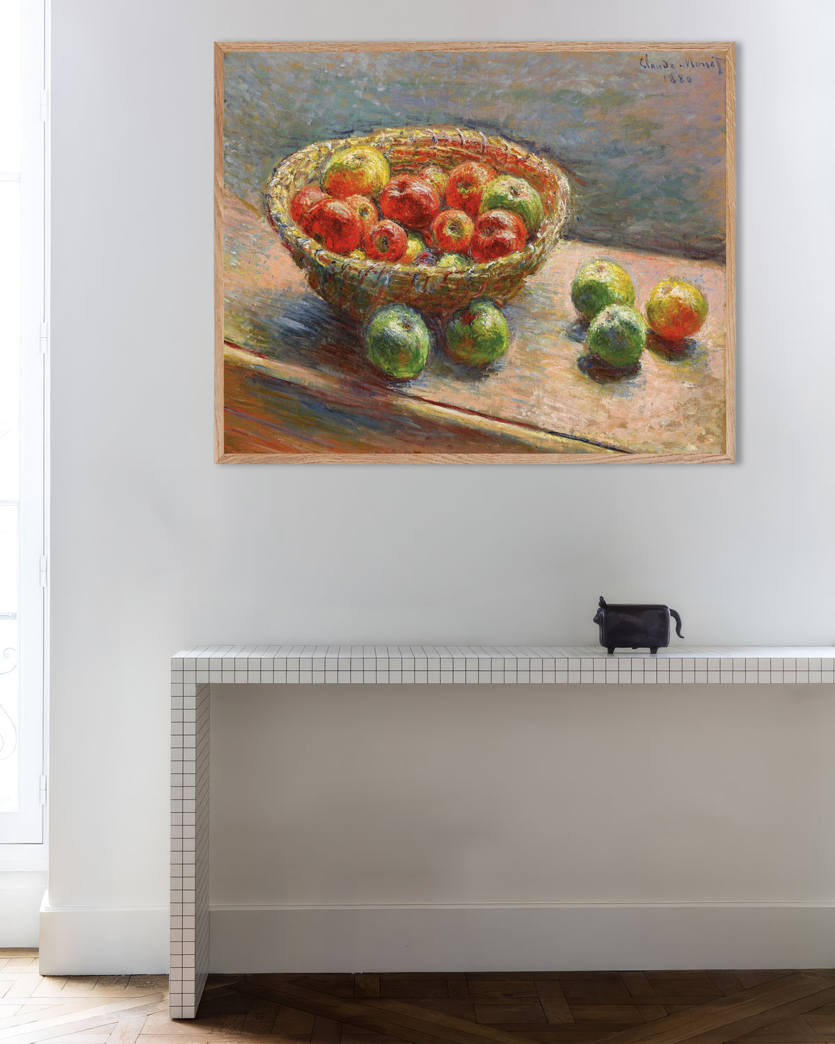 Poster De mand met appels (1880) van Claude Monet met naturel houten lijst