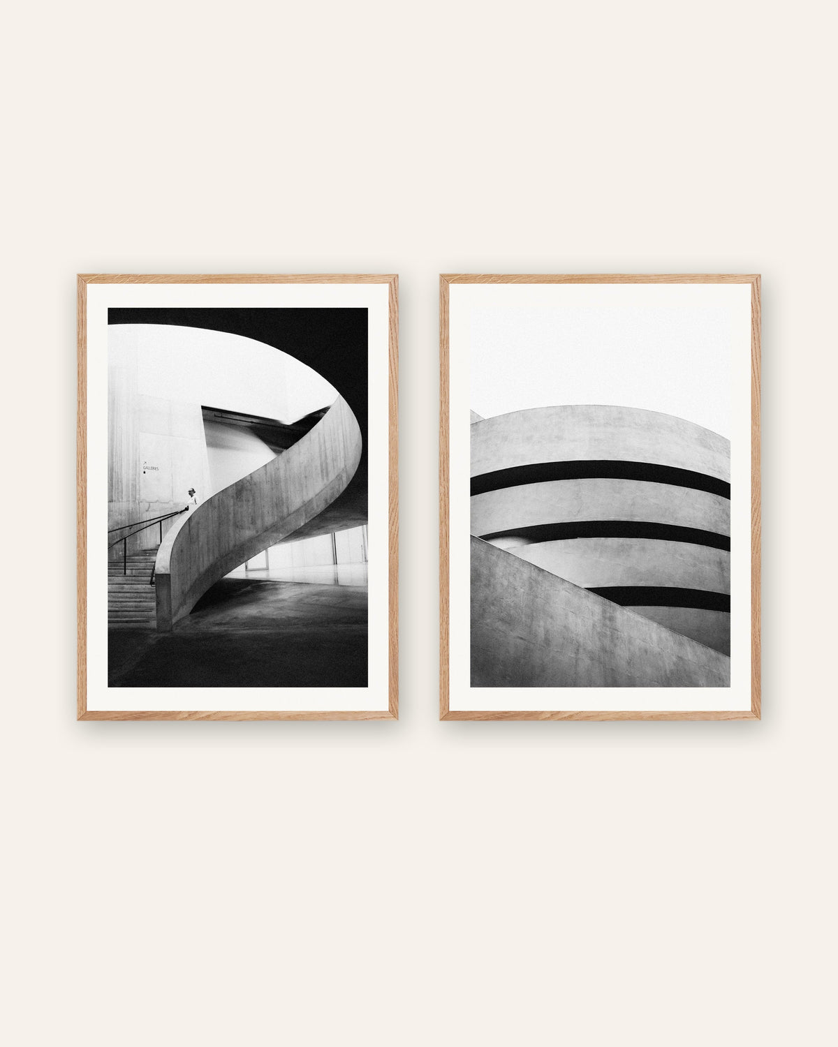 Affiches brutalistes, lot de 2 : courbes de béton, cadres en chêne naturel