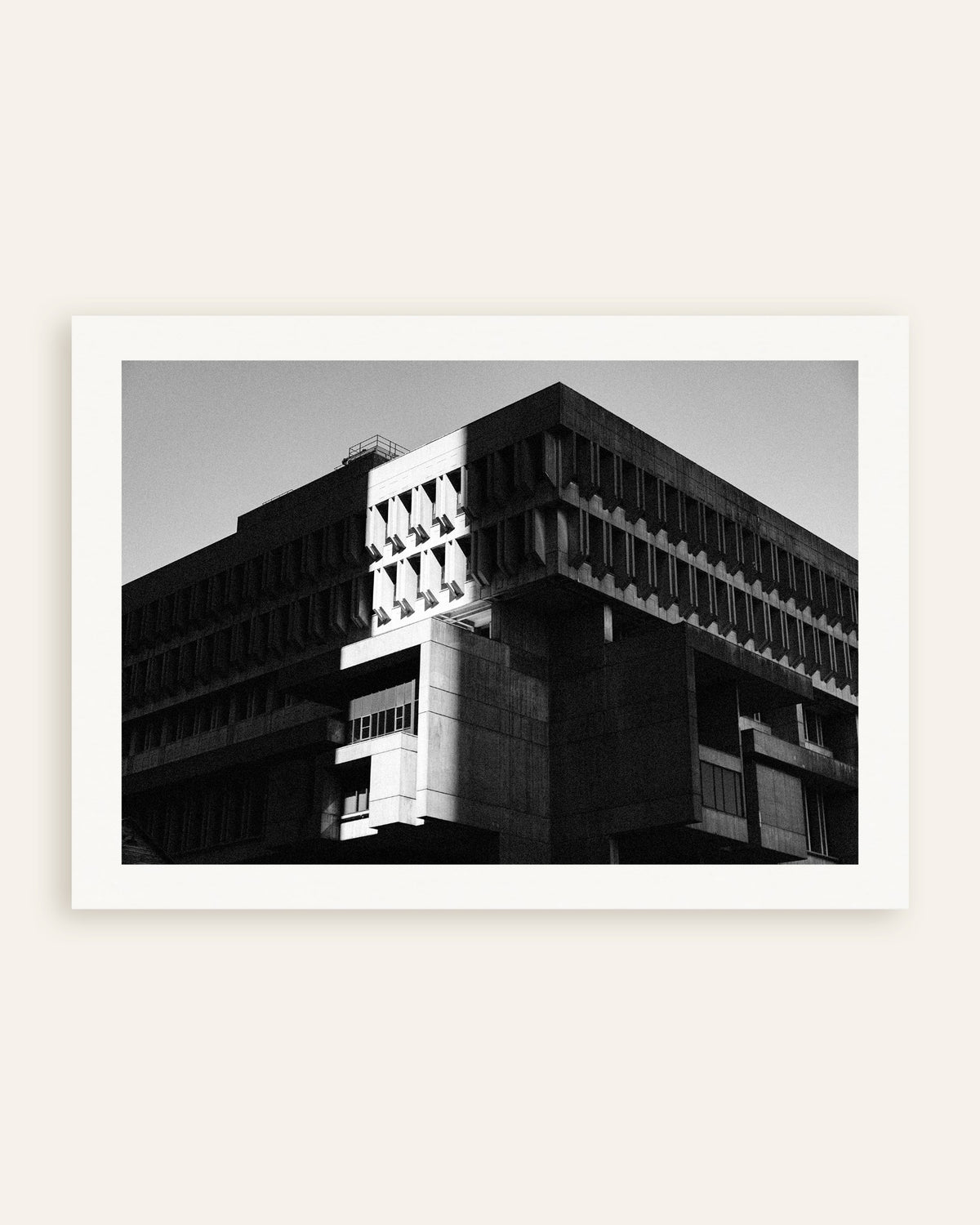 Poster ‘Openbaar gebouw in zon en schaduw’, miniatuur