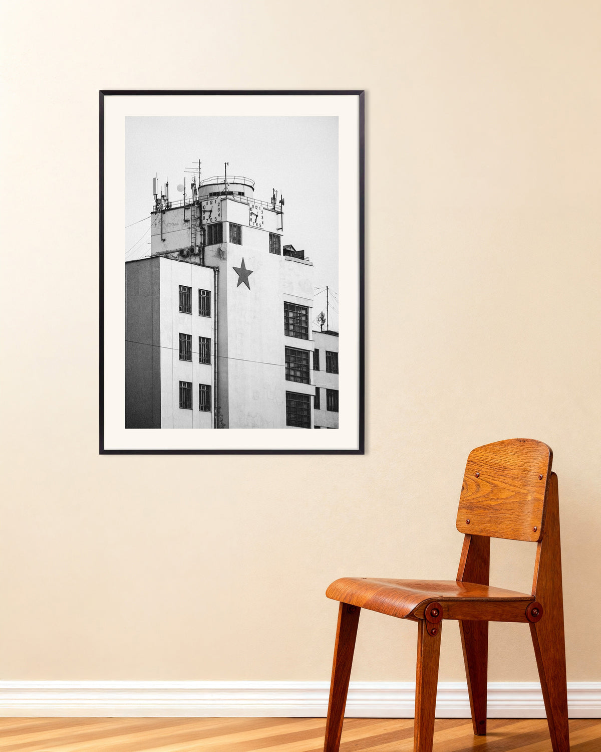 Poster ‘Klokkentoren met een ster’, met metalen lijst