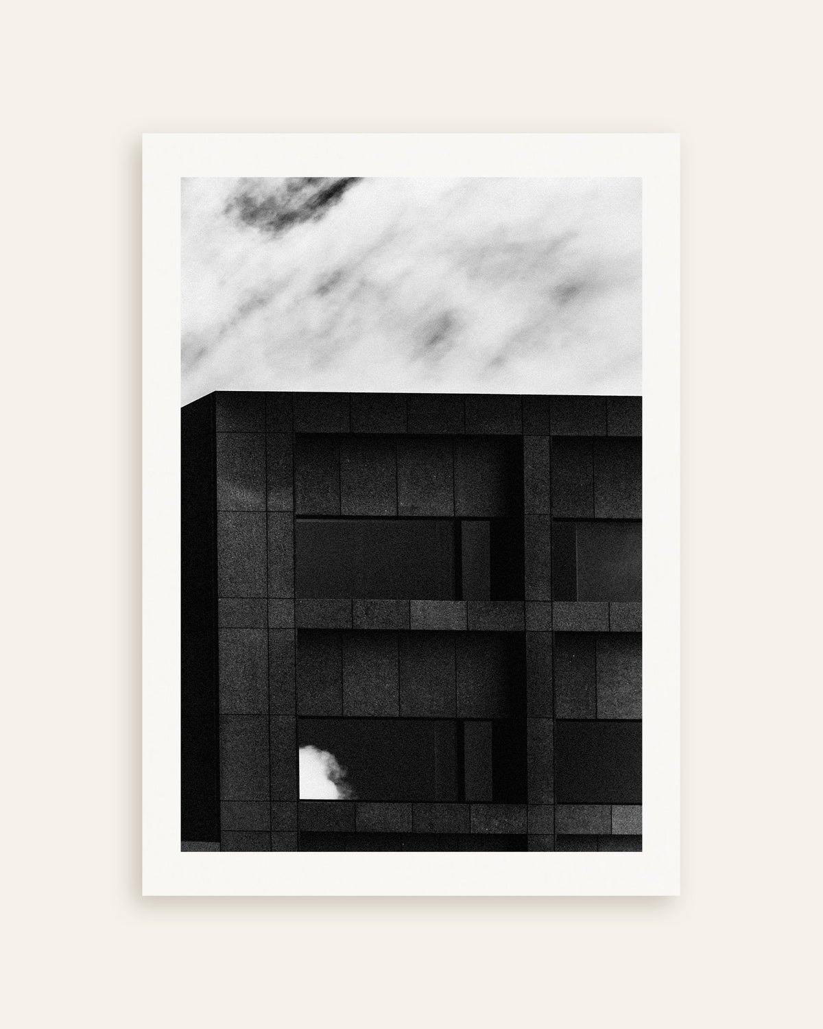 Poster ‘Donkere gevel en voorbijdrijvende wolk’, miniatuur