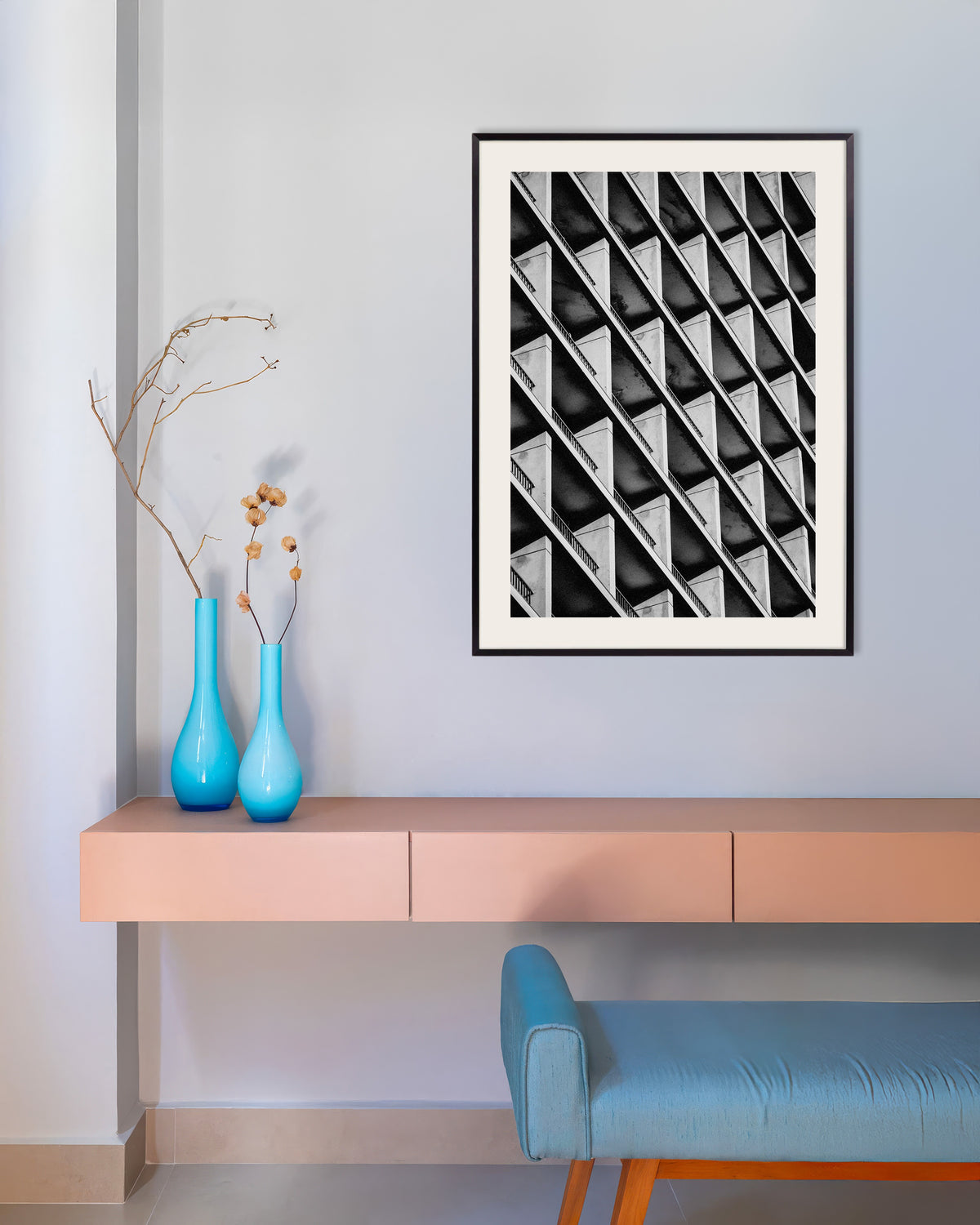 Poster ‘Diagonaal ritme van balkons’, met metalen lijst