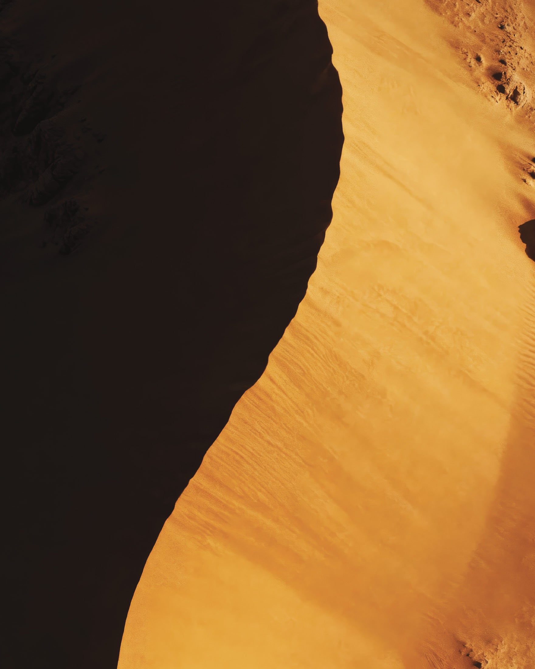 Affiche Courbe de Dune Dorée, Impression Artistique Ombre du Désert