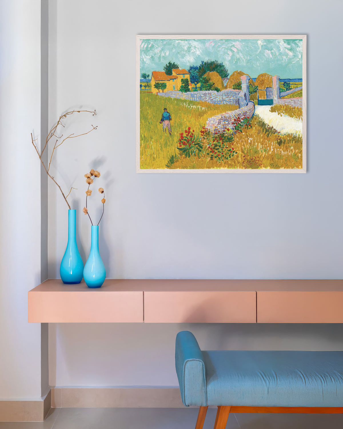 Poster de Ferme en Provence (1888) de Vincent van Gogh, avec un cadre en bois blanc
