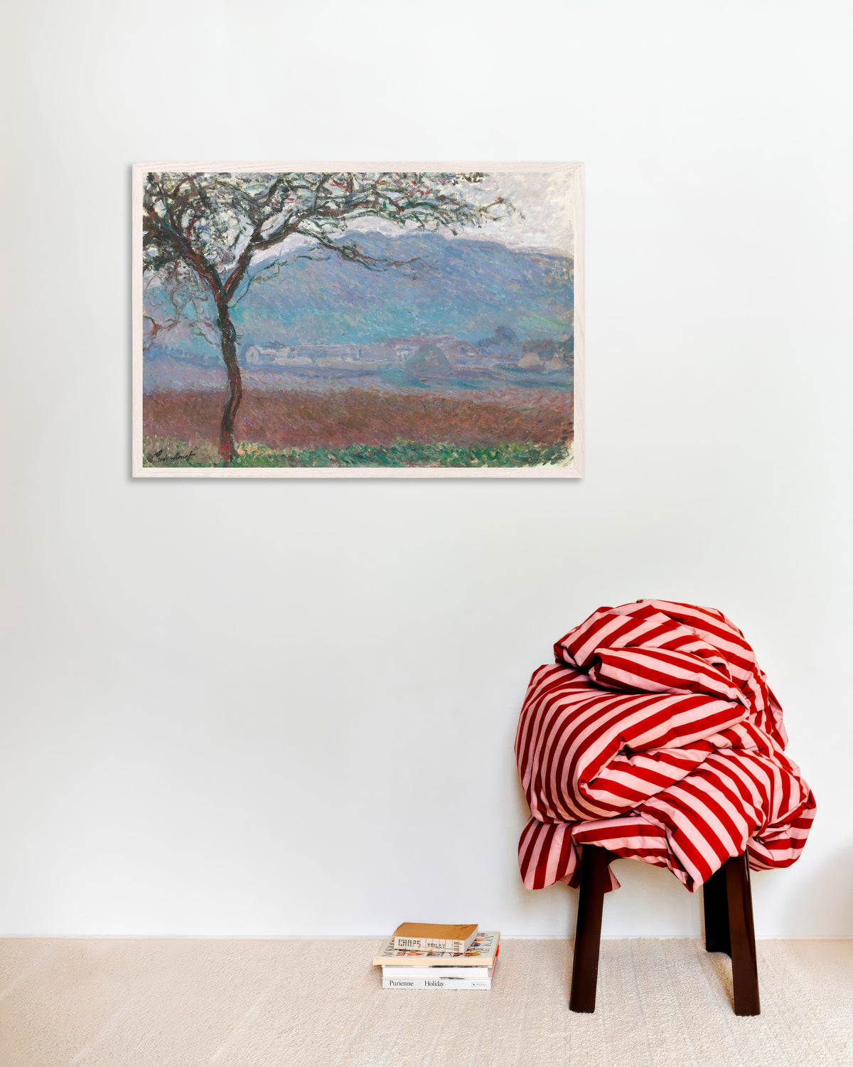 Poster Veld bij Giverny (1887) van Claude Monet met witte houten lijst