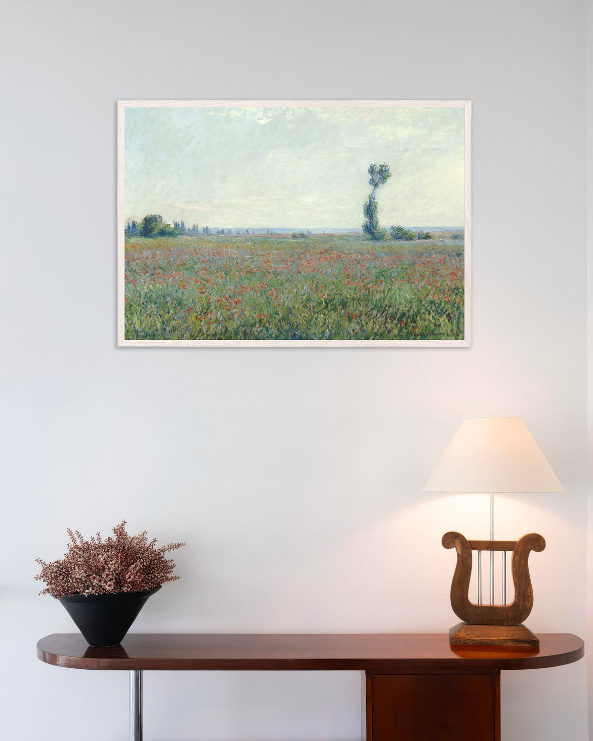 Poster Klaprozenveld van Claude Monet met witte houten lijst