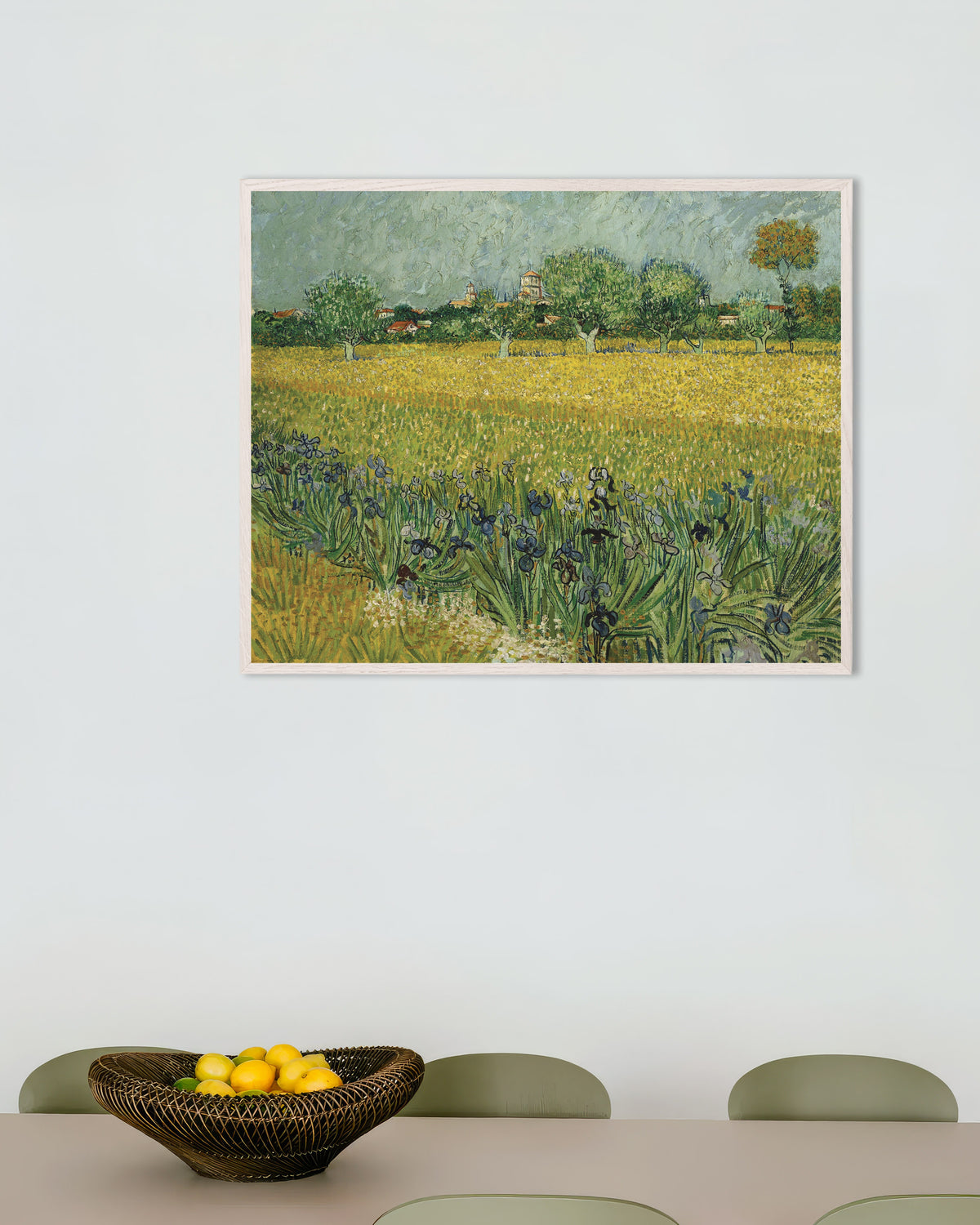 Poster de Champ d’iris près d’Arles (1888), Vincent van Gogh, avec un cadre en bois blanc