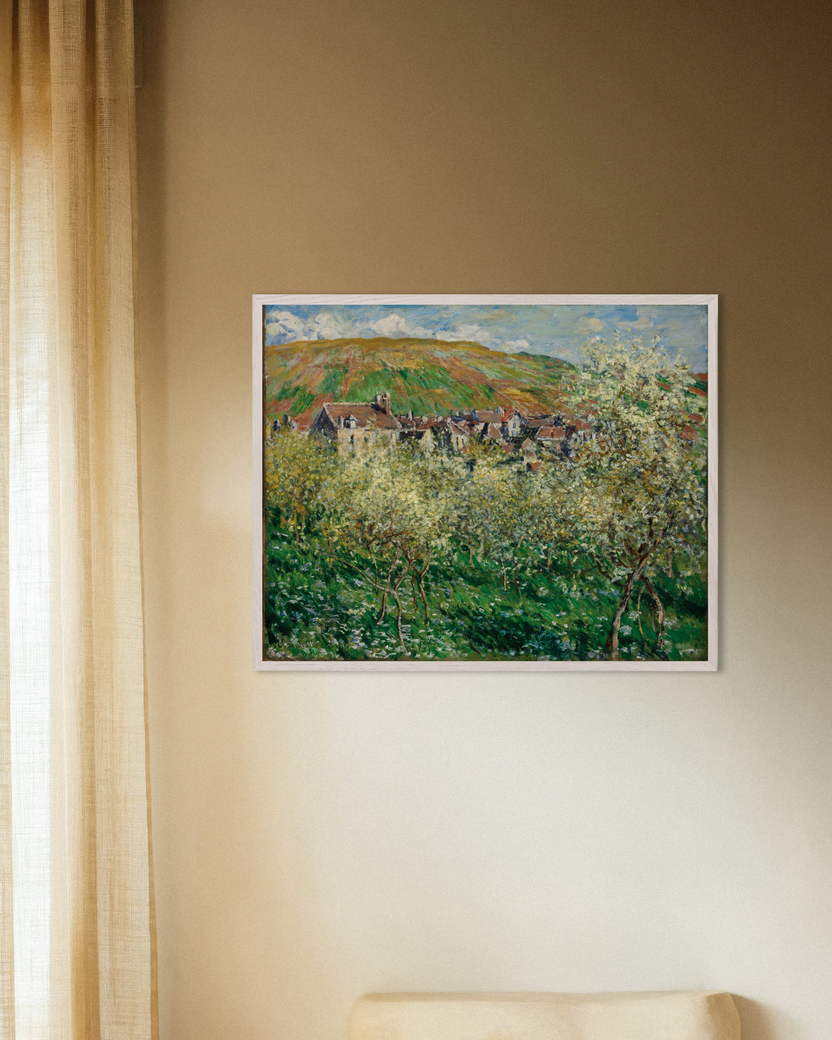 Affiche Pruniers en fleurs (1879) de Claude Monet, avec un cadre en bois blanc