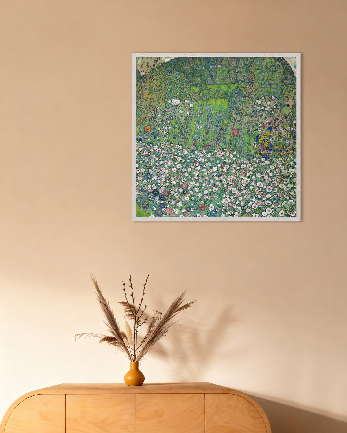 Poster de Paysage de jardin avec colline (1916) de Gustav Klimt, avec un cadre en bois blanc