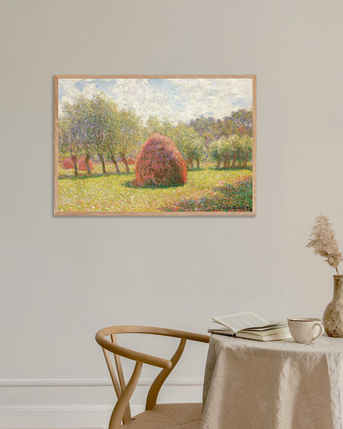 Poster Hooibergen in Giverny (1893) van Claude Monet met naturel houten lijst