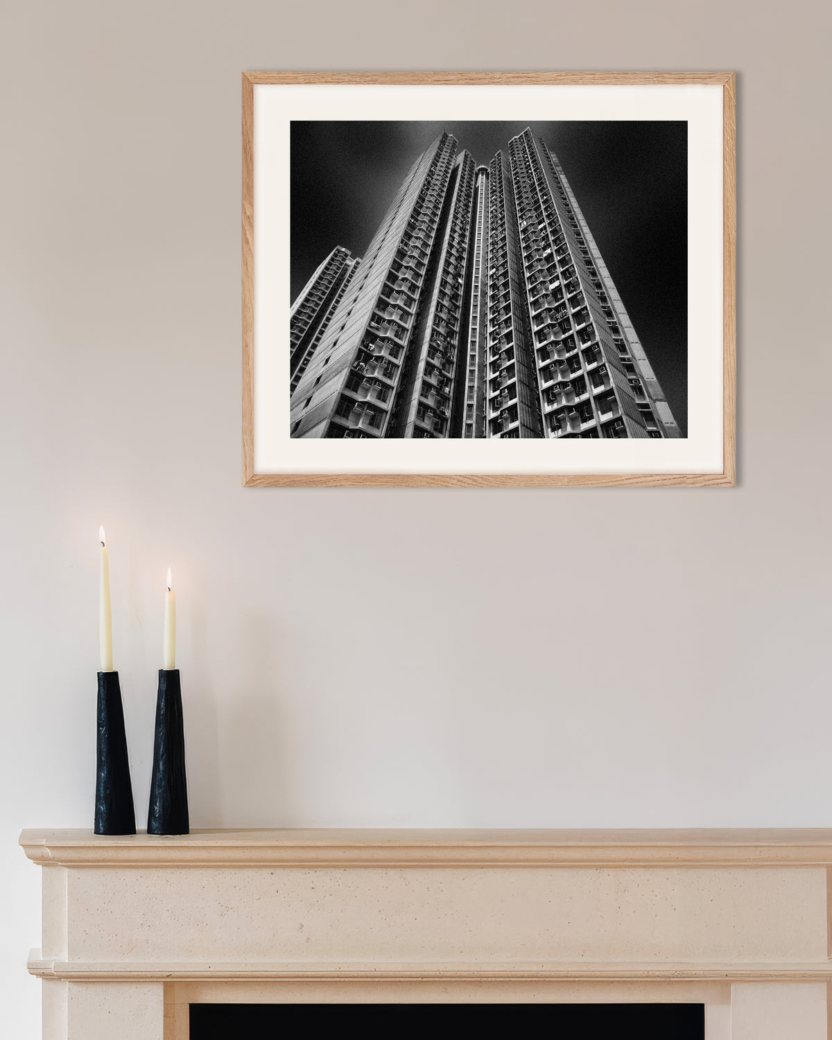 Poster ‘Hoogbouwcanyon’, met naturel houten lijst