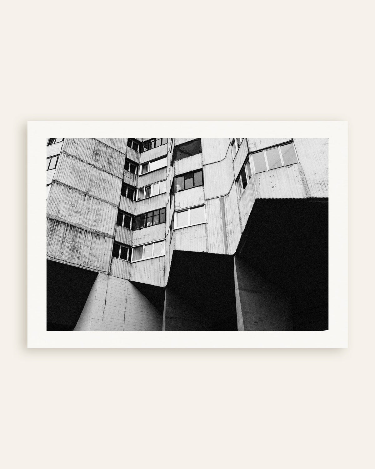 Poster ‘Woonblok op betonnen poten’, miniatuur