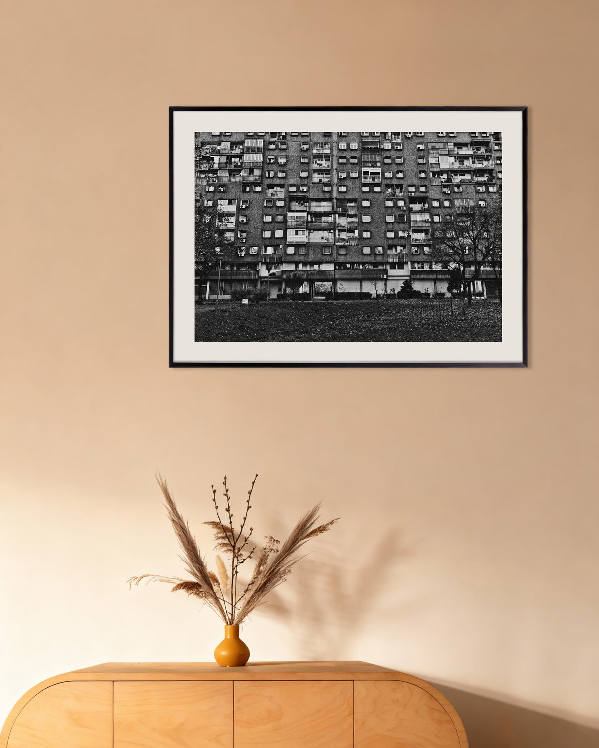 Poster ‘Woonwijk in de herfst’, met metalen lijst