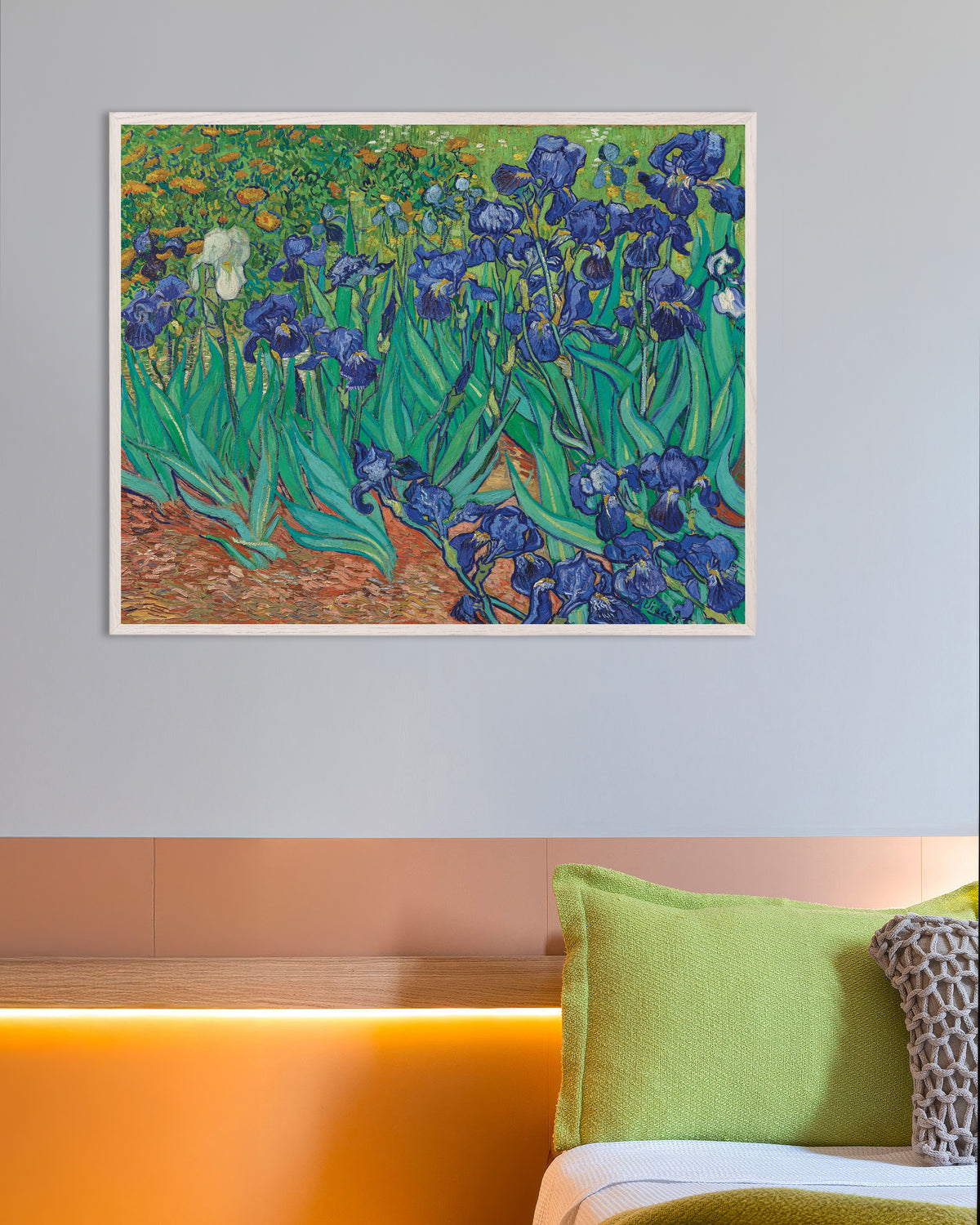 Poster Iris (1889) de Vincent van Gogh, avec un cadre en bois blanc