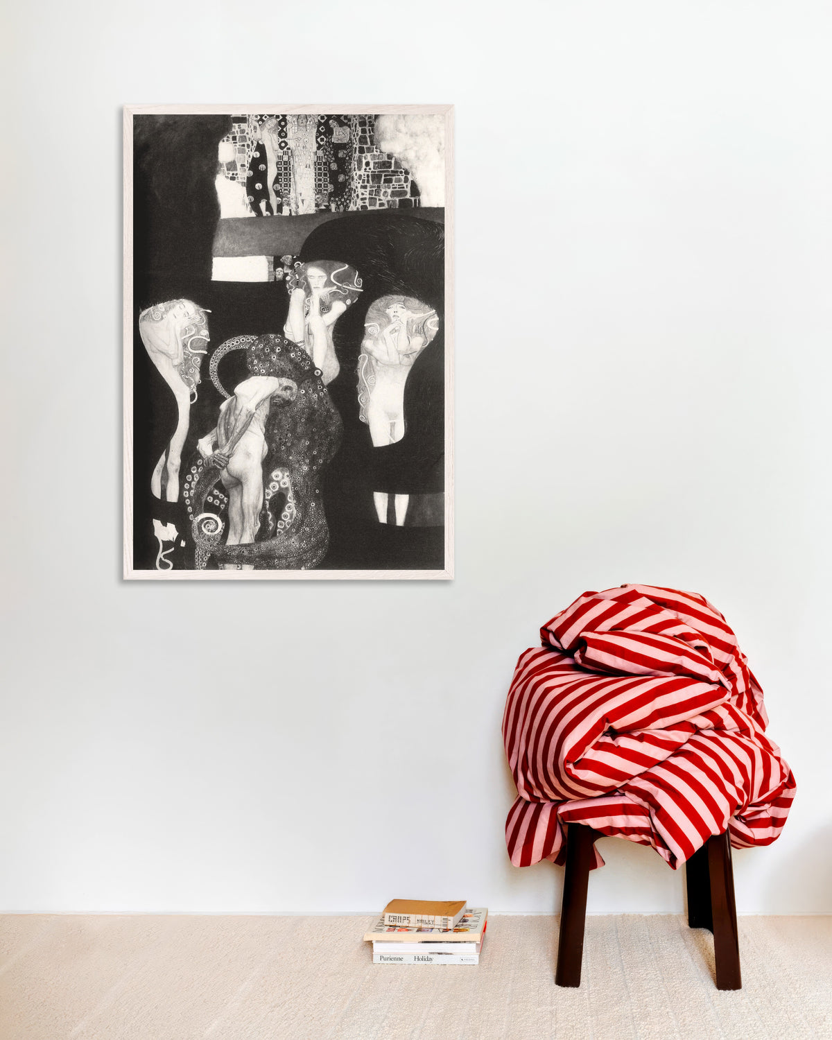 Affiche La Jurisprudence (1907) de Gustav Klimt, avec un cadre en bois blanc