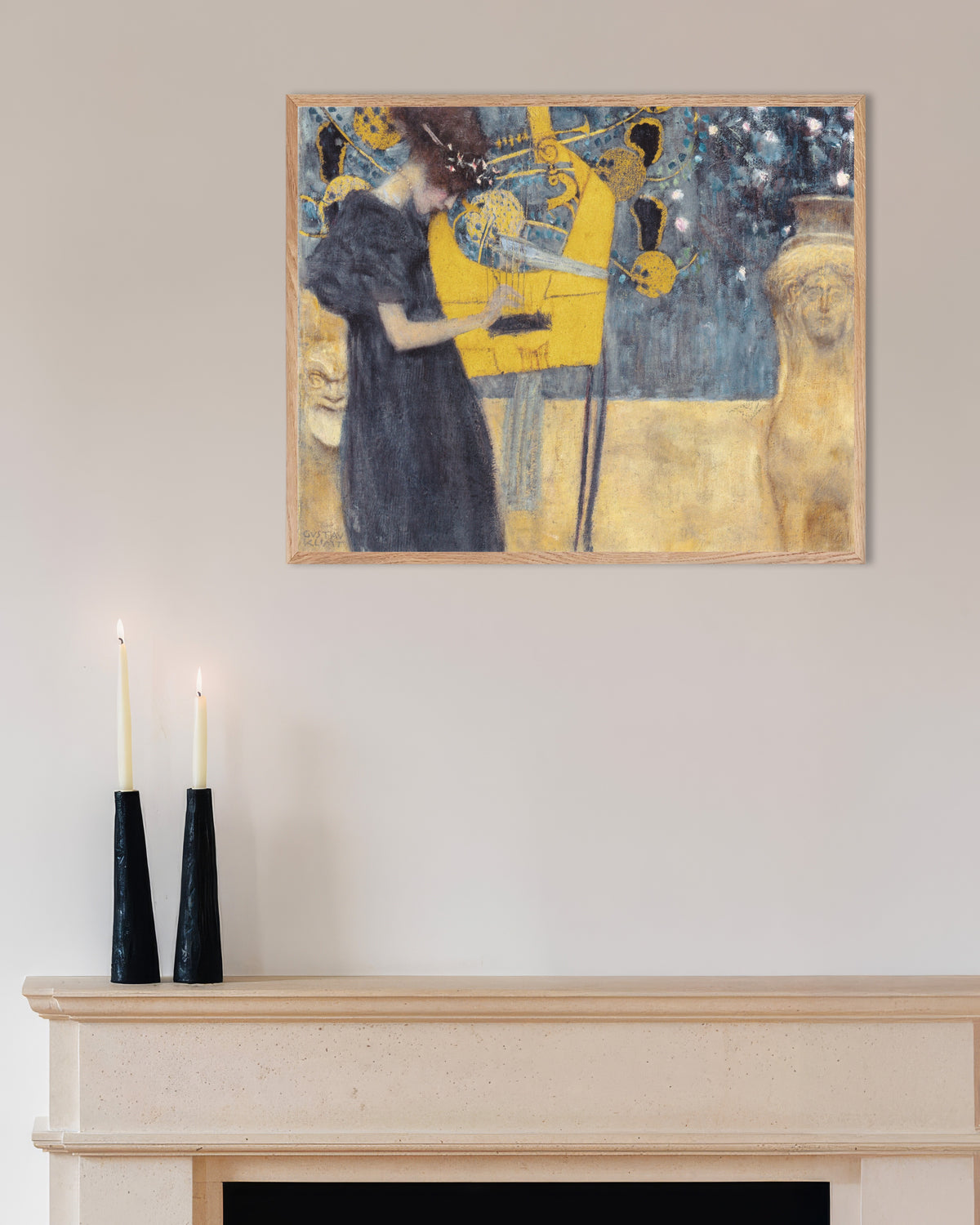 Poster De muziek I (1895) van Gustav Klimt met naturel houten lijst