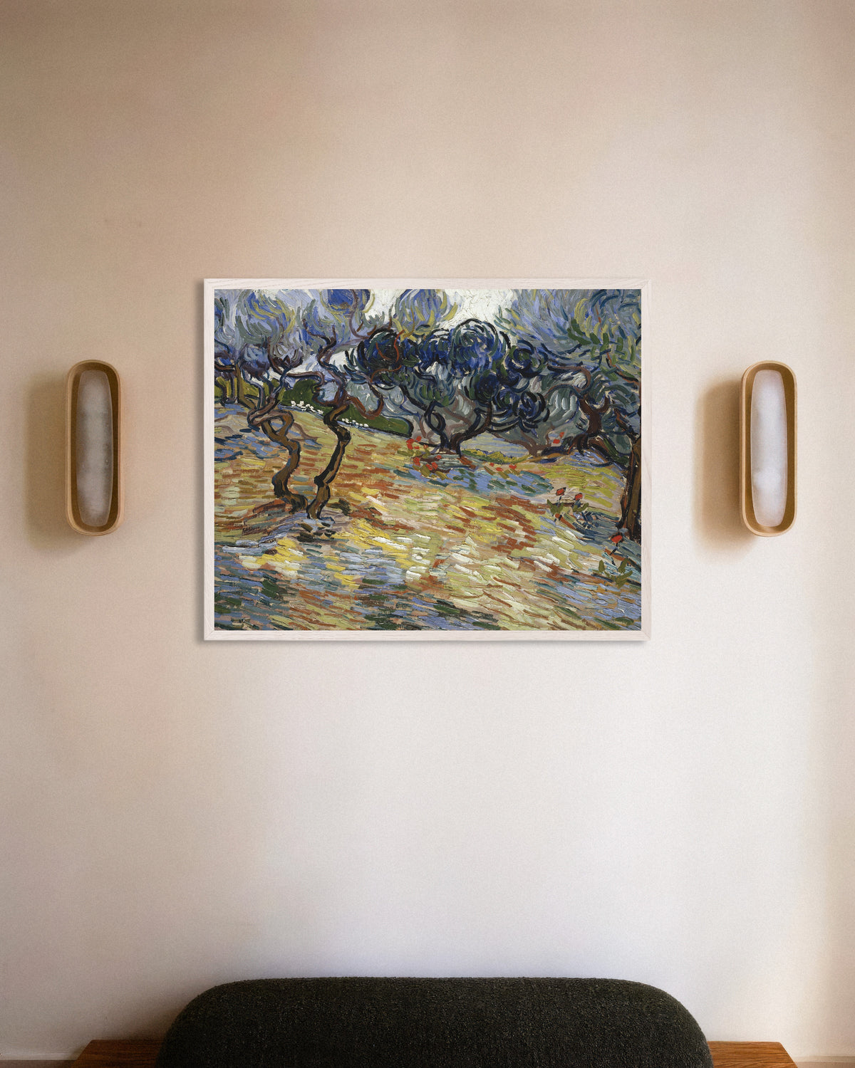 Poster van Olijfbomen (1889) van Vincent van Gogh, met witte houten lijst