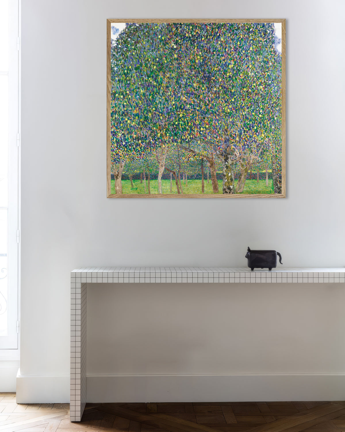 Affiche Le Poirier (1903) de Gustav Klimt, avec un cadre en bois naturel